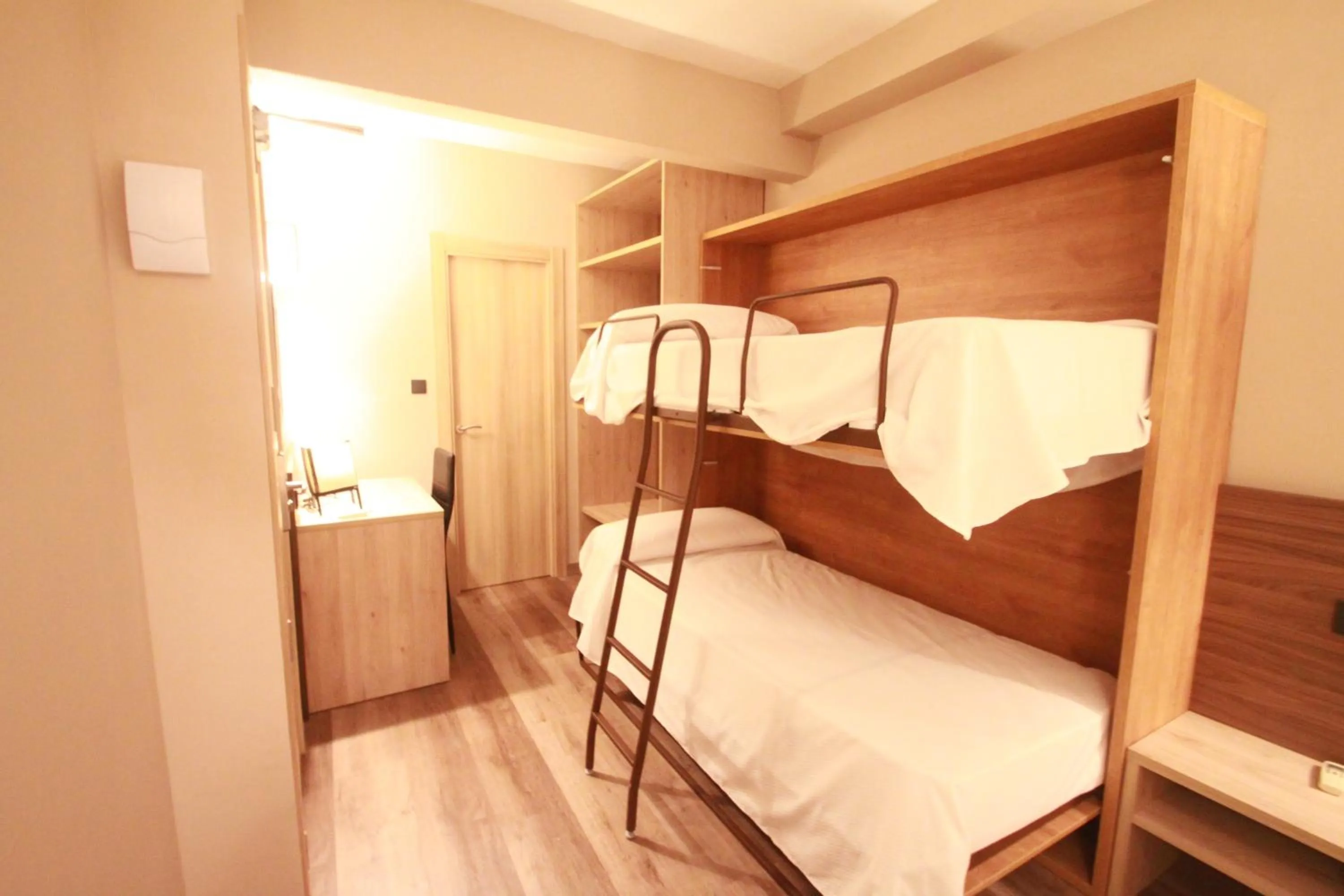 Bed in Hotel, H de l'Anton