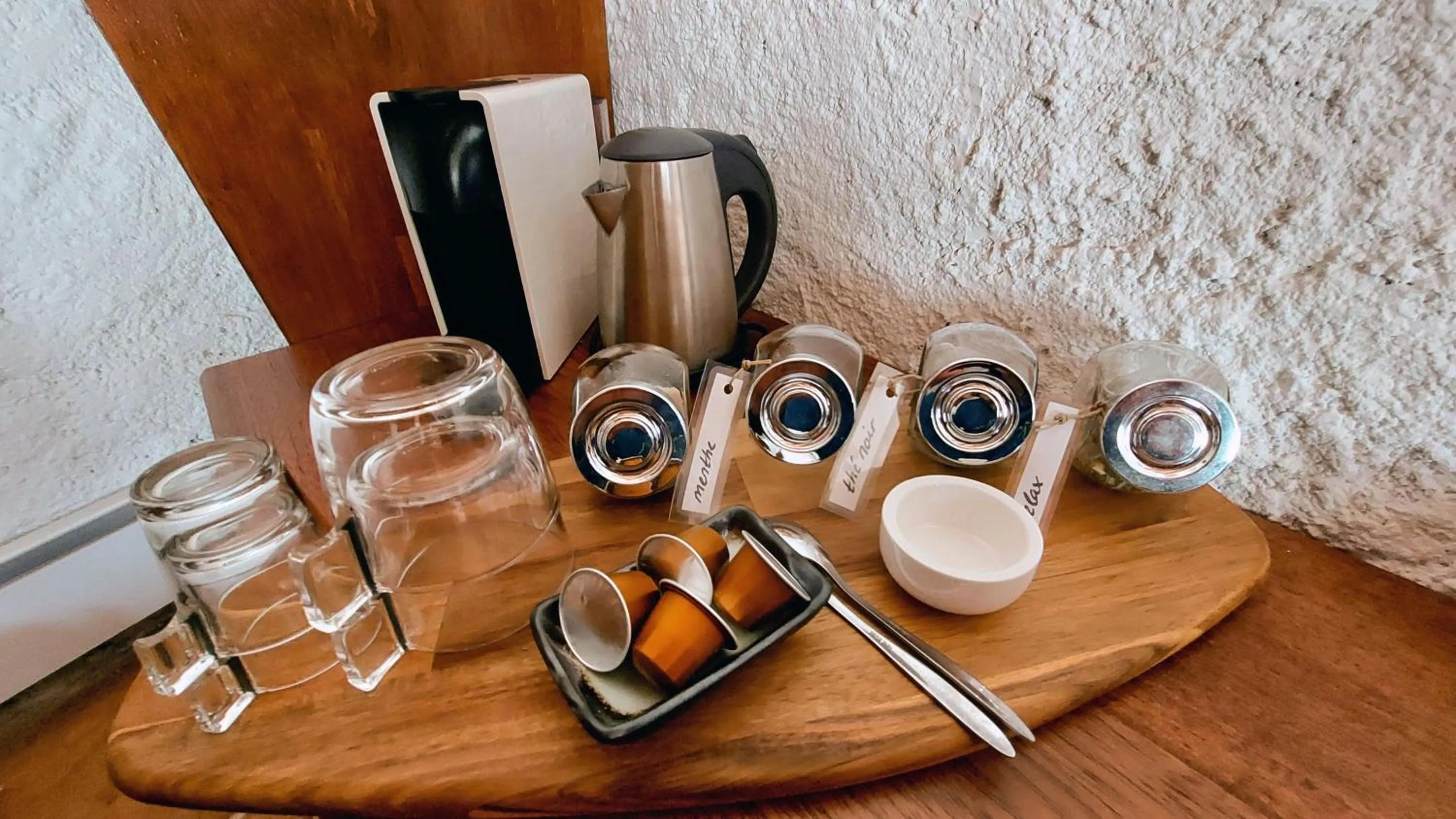 Coffee/tea facilities in Maison Catalina