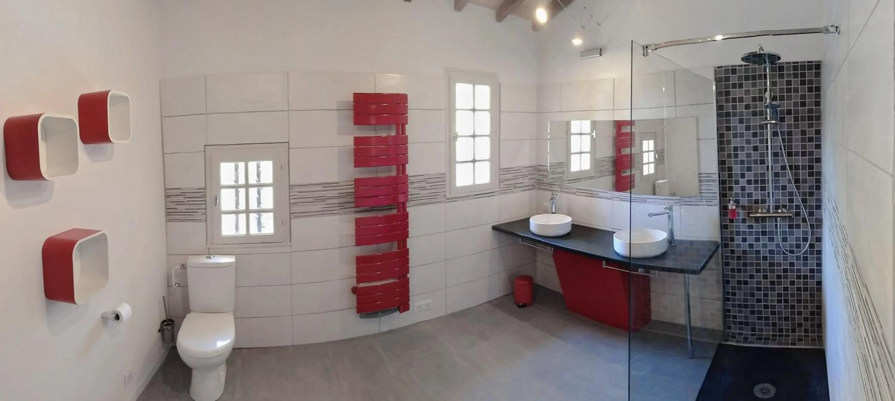 Shower in Maison Catalina