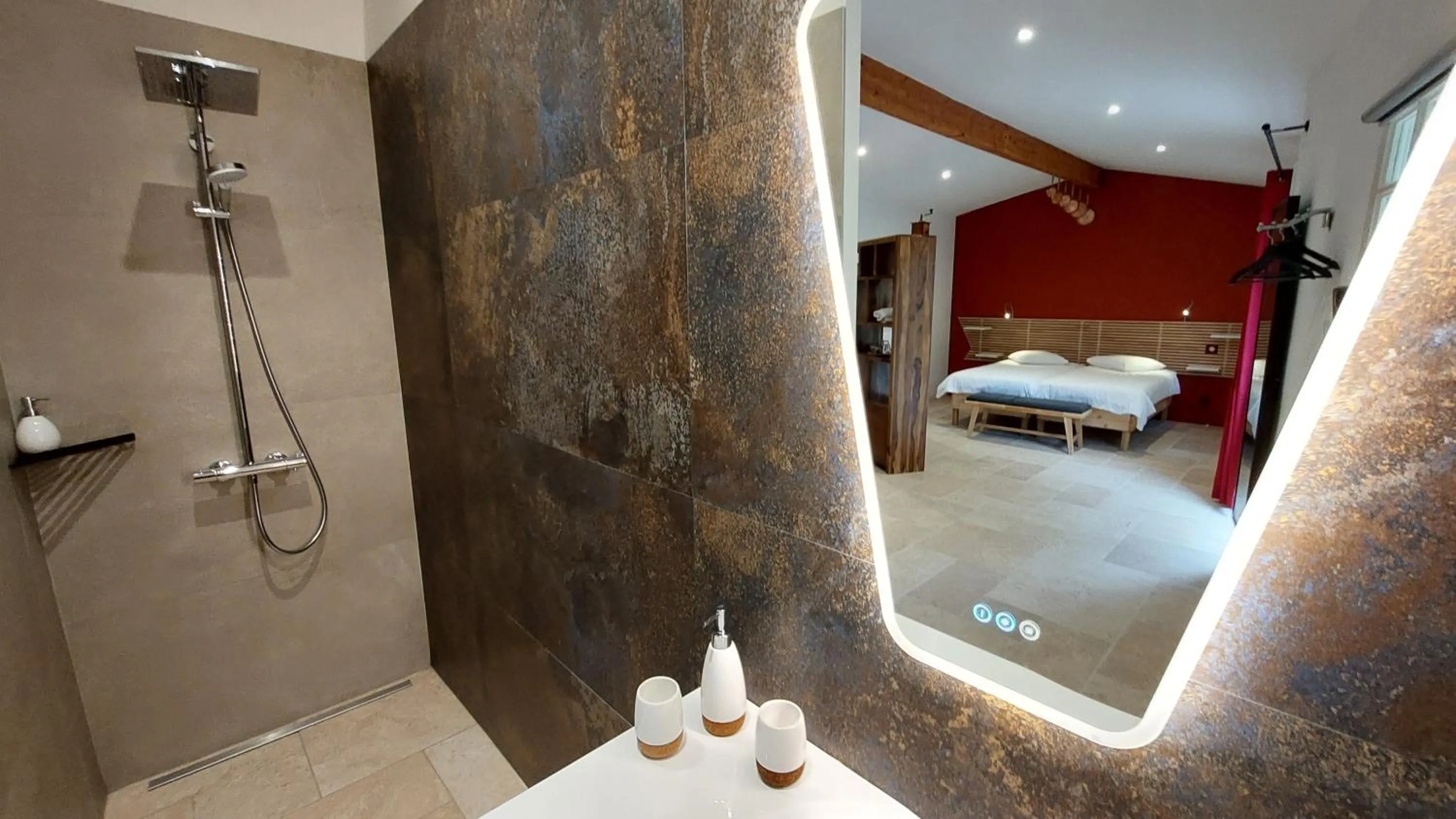 Shower in Maison Catalina