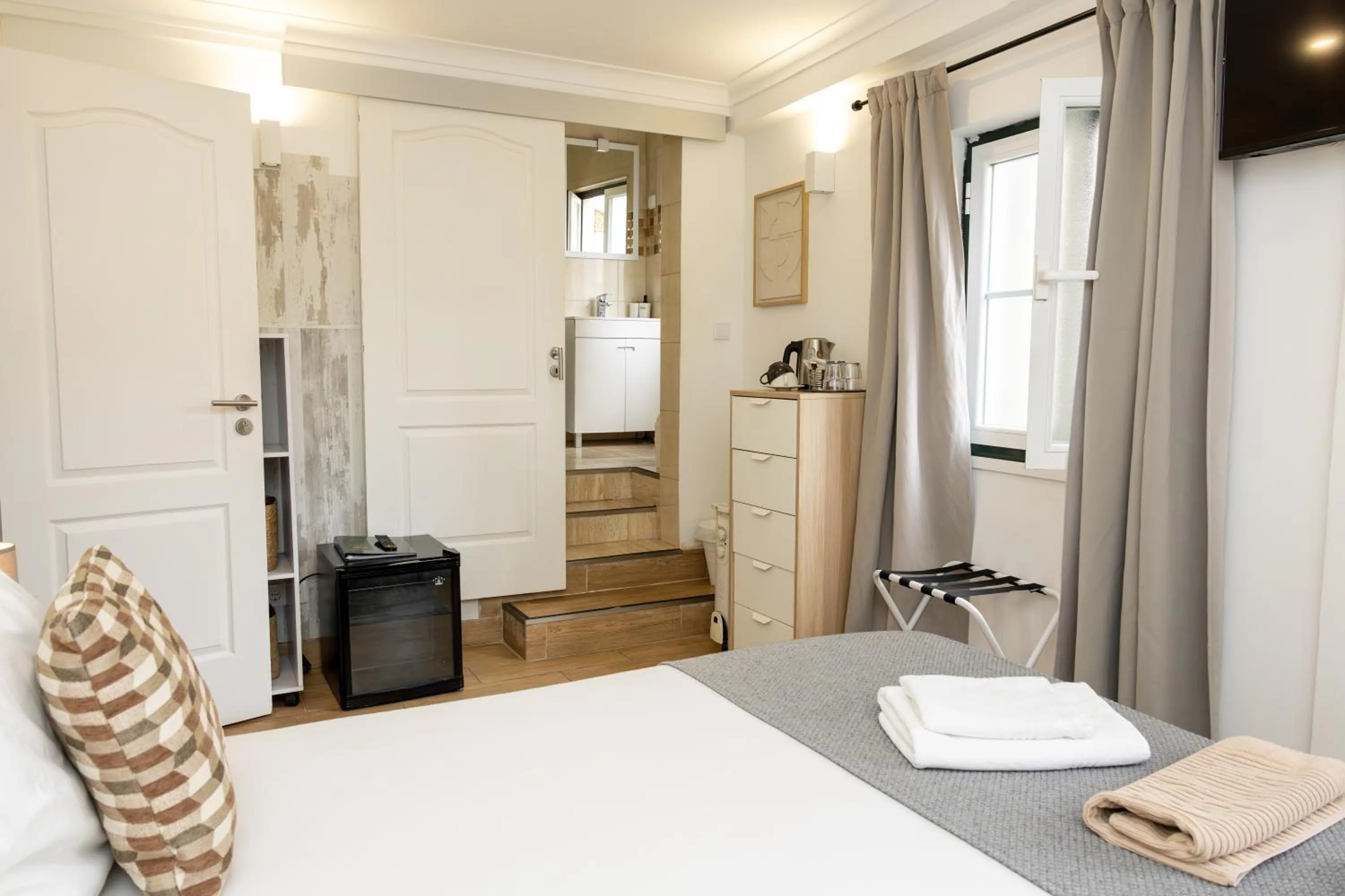 Bathroom, Bed in Inn Bairro Alto BA Sweet