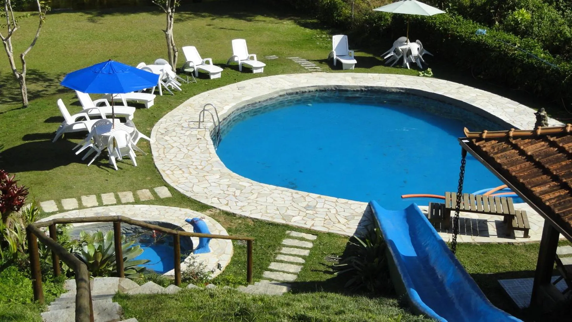 Swimming pool in Pousada Chácara do Rio