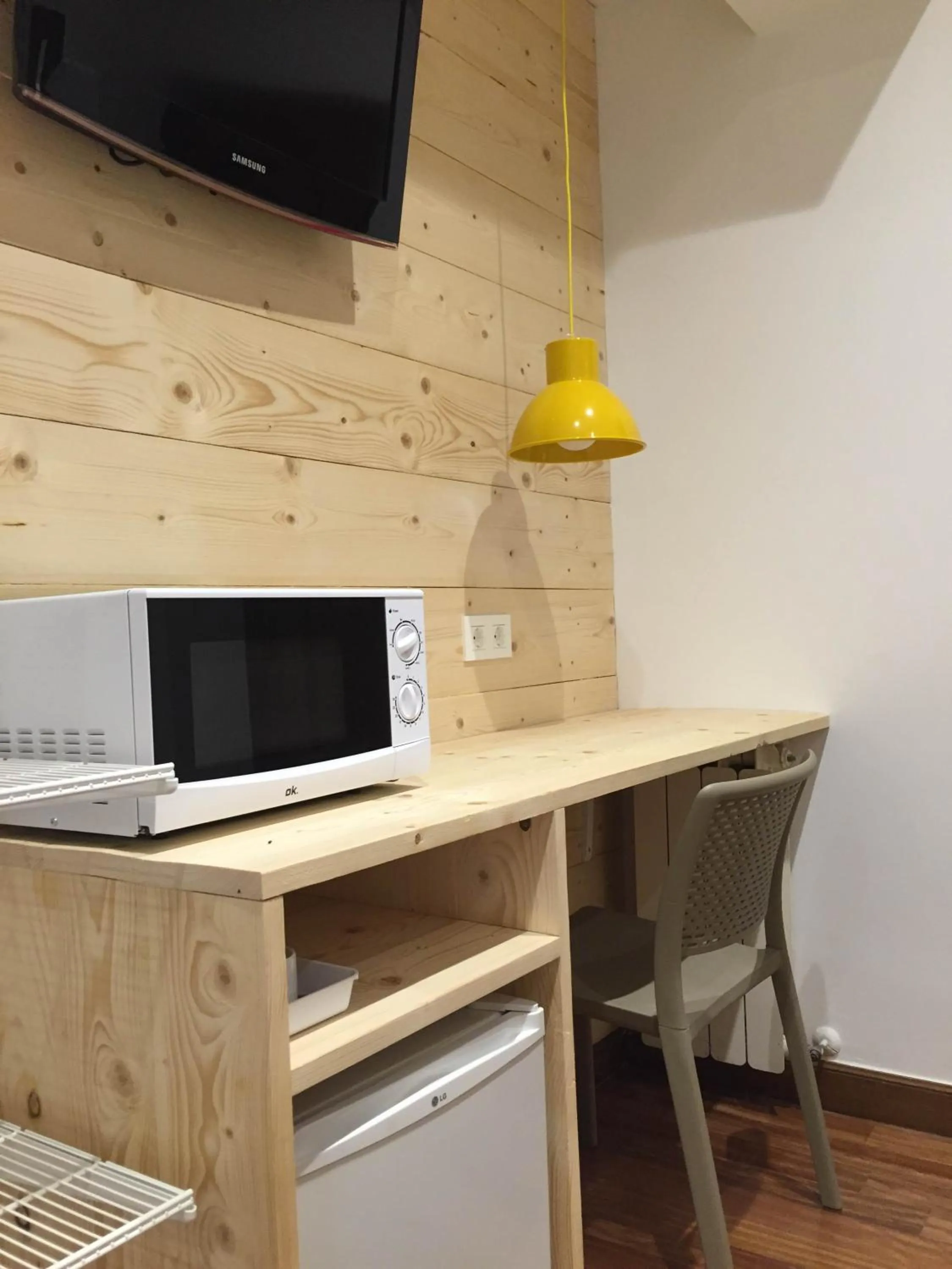 Photo of the whole room in Pensión Urkia