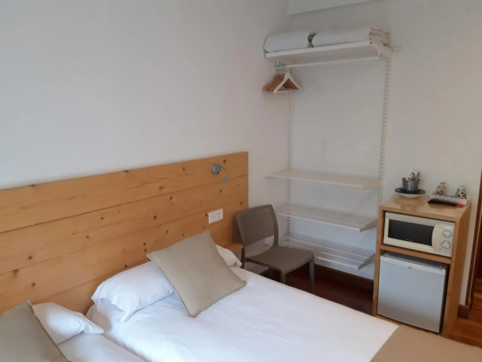Coffee/tea facilities, Bed in Pensión Urkia