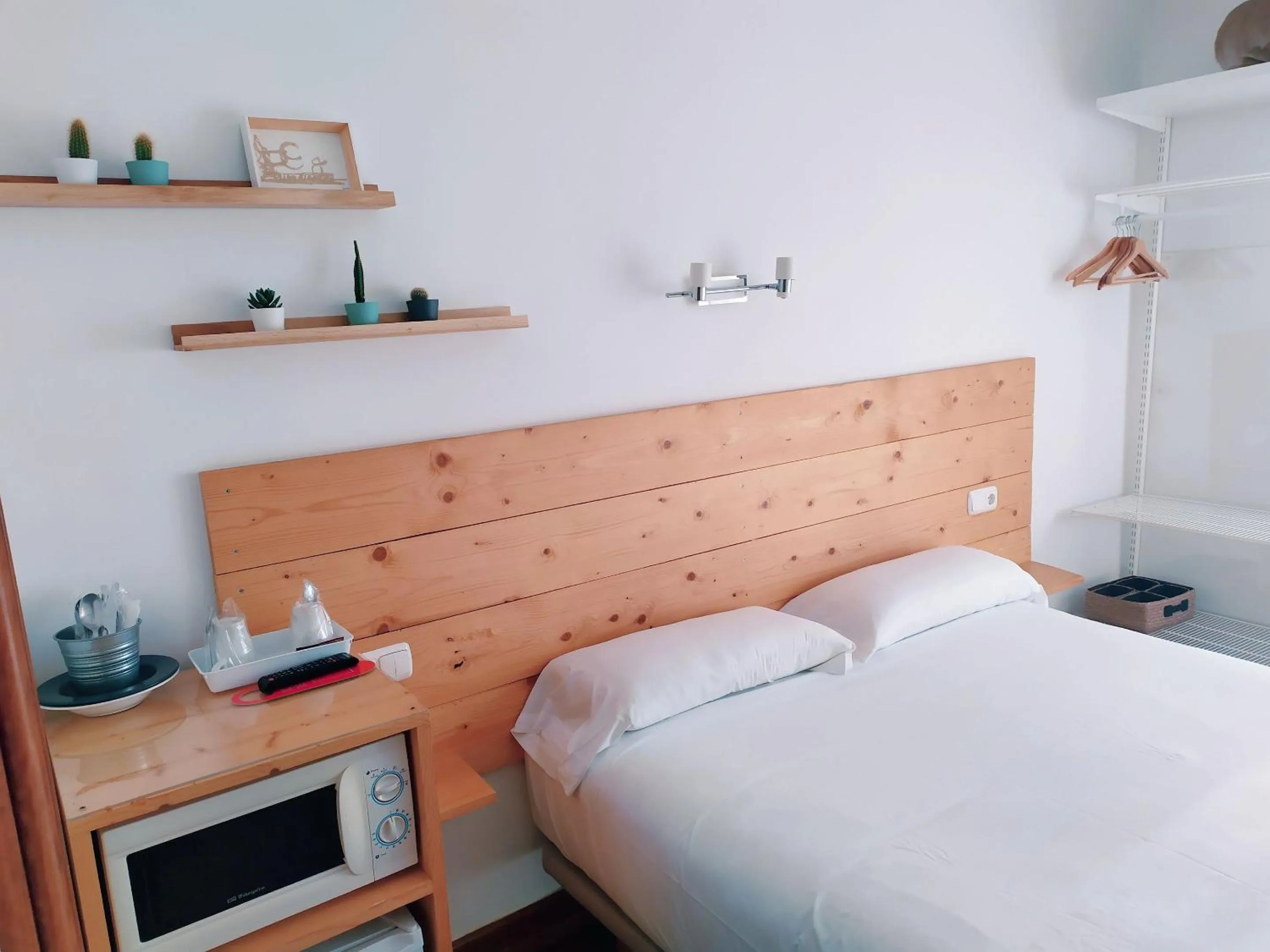 Photo of the whole room, Bed in Pensión Urkia