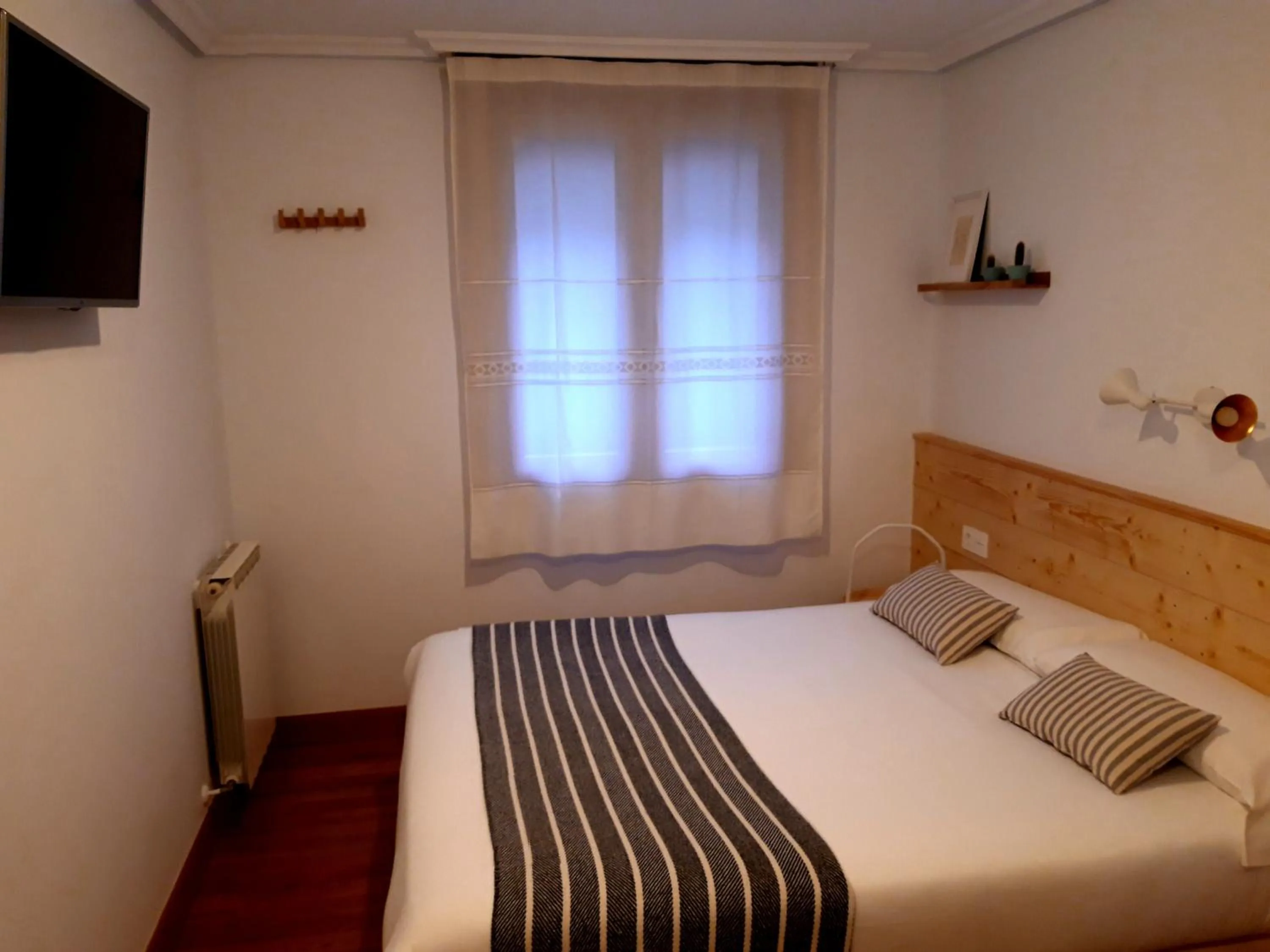 Bedroom, Bed in Pensión Urkia