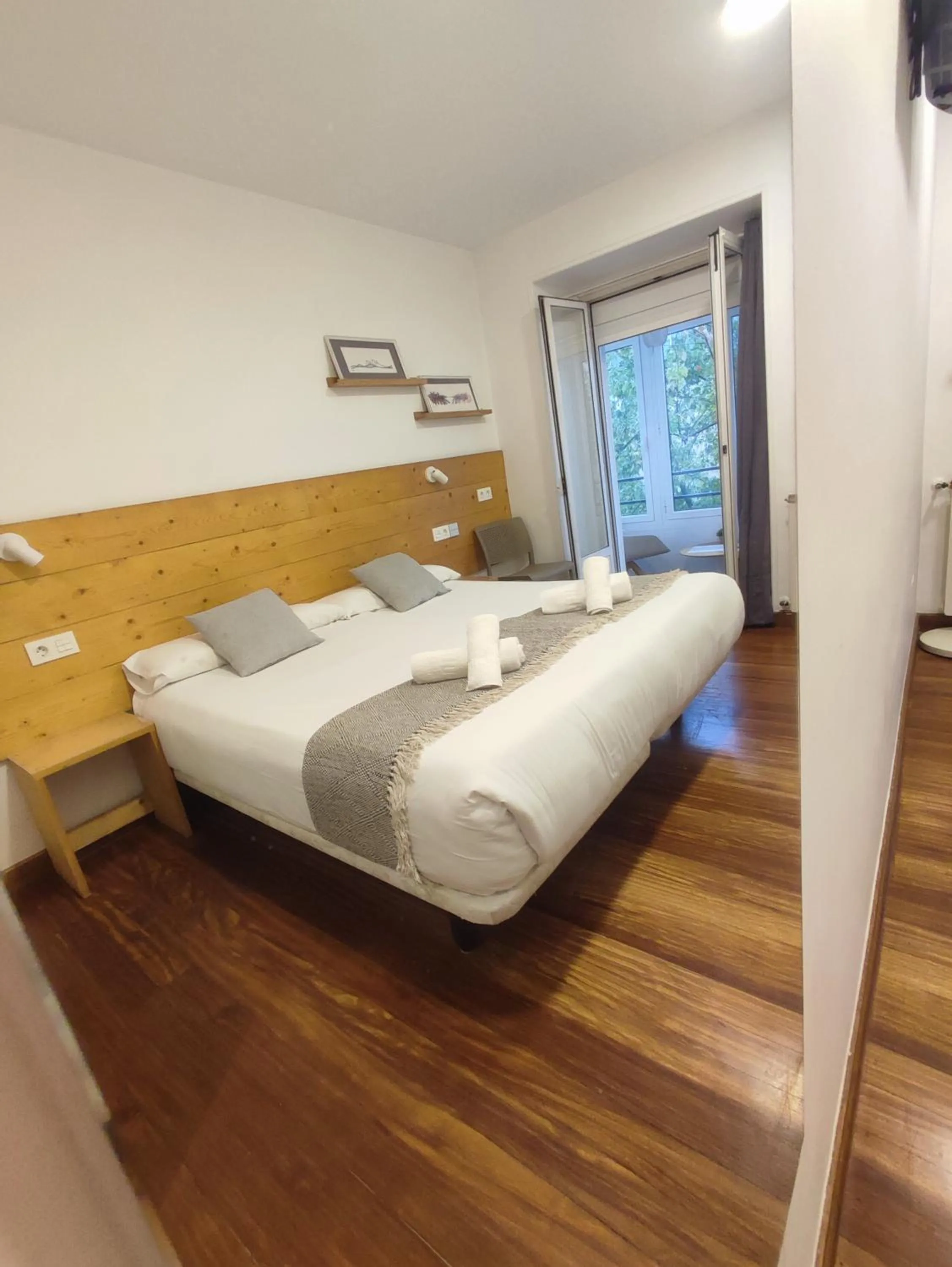 Bedroom, Bed in Pensión Urkia