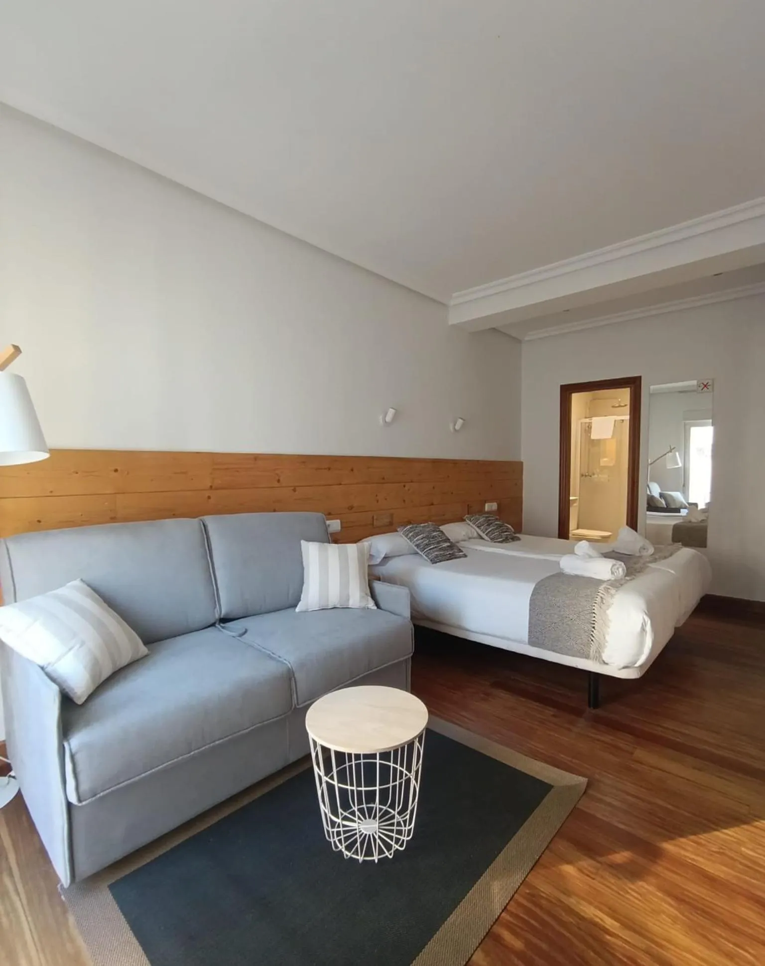 Photo of the whole room, Bed in Pensión Urkia