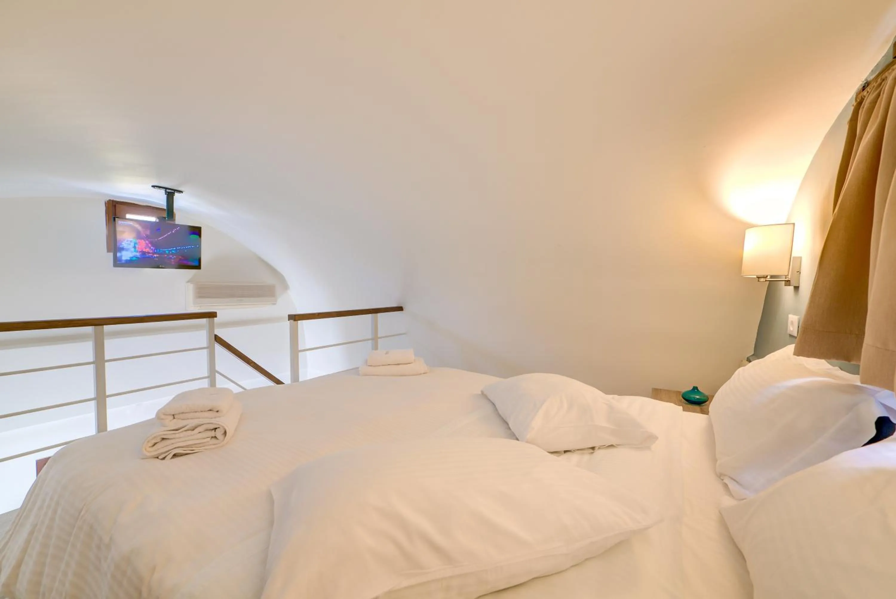 TV and multimedia, Bed in Ifestos Villa