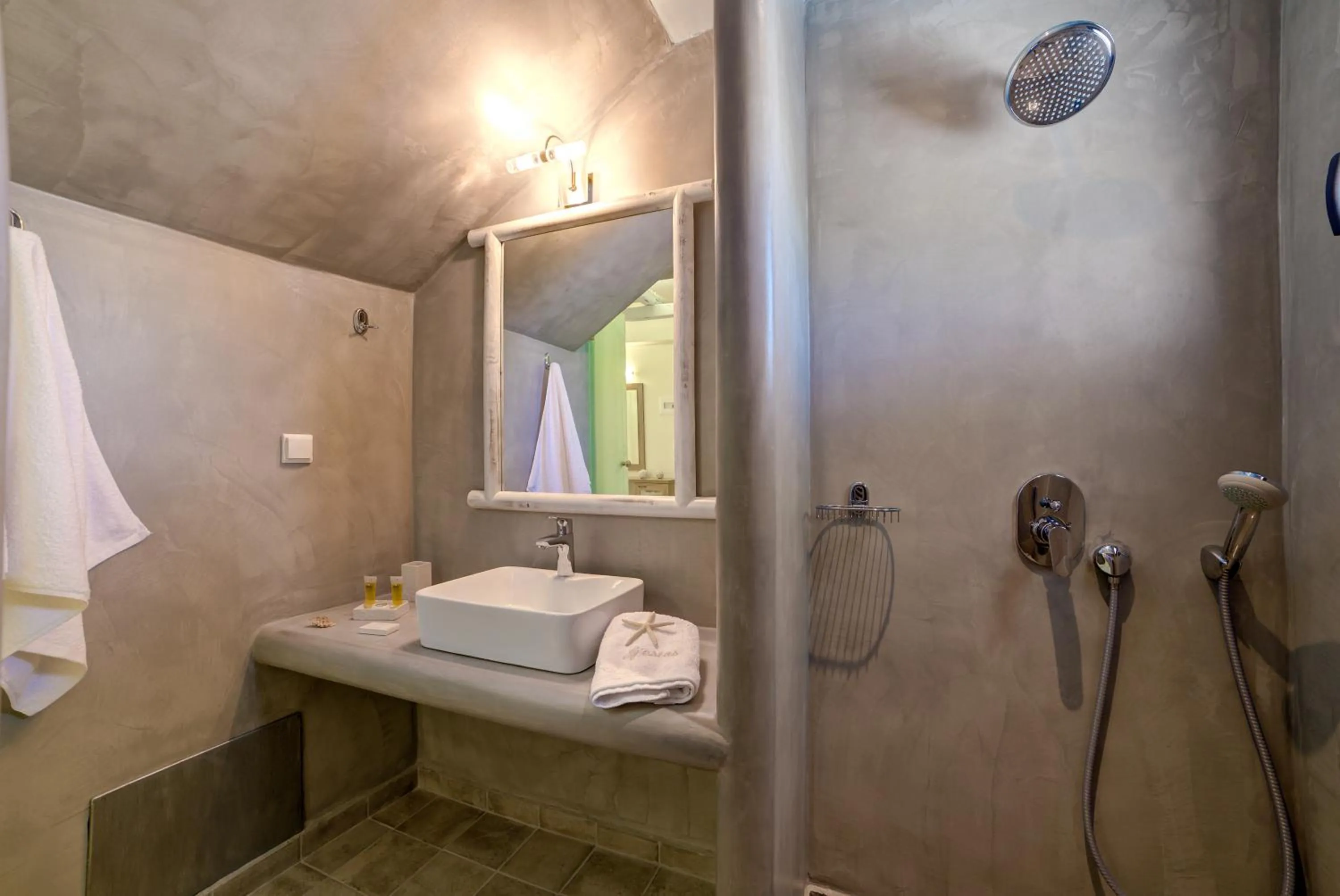 Shower in Ifestos Villa
