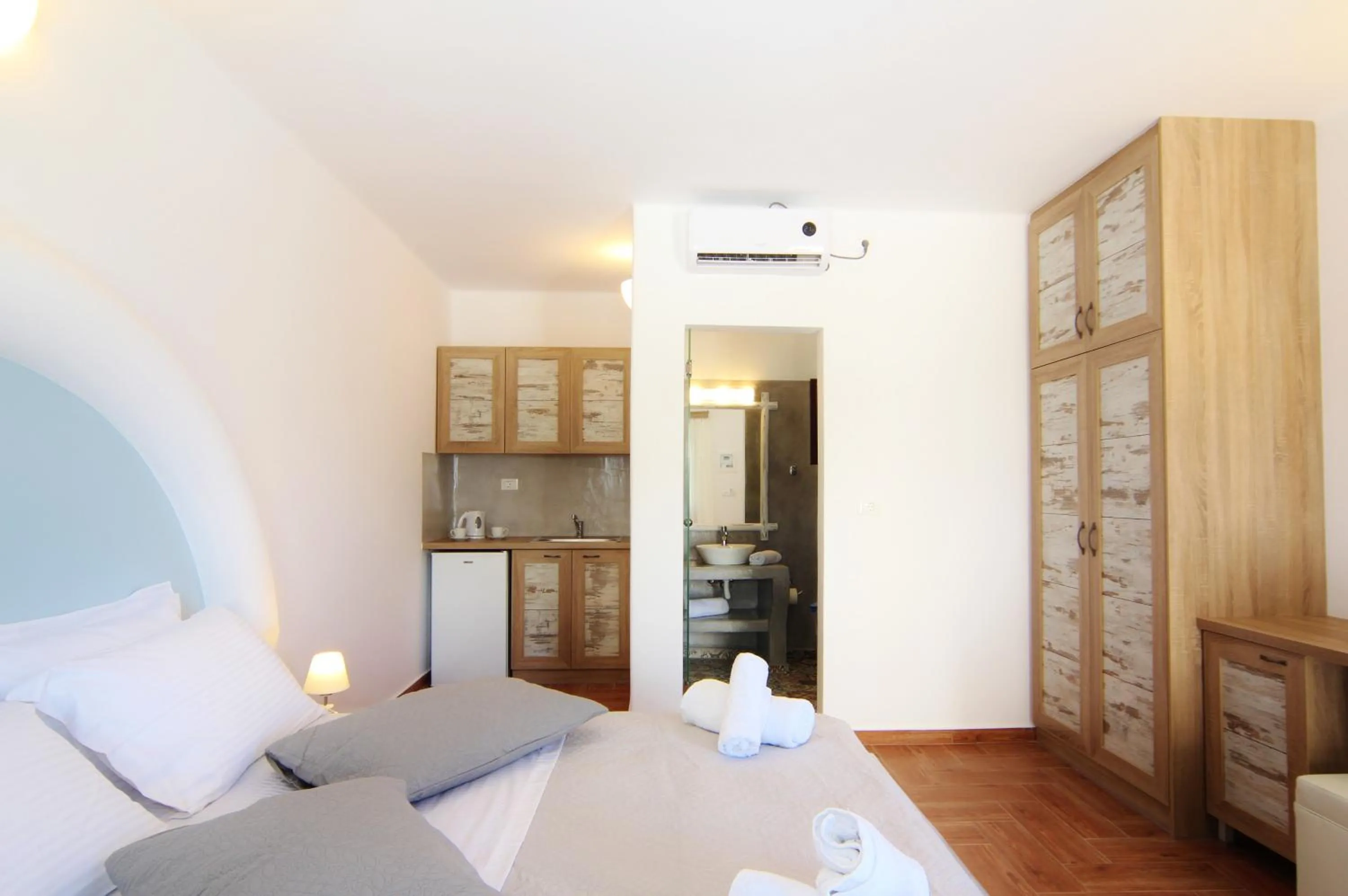 Bathroom, Bed in Ifestos Villa