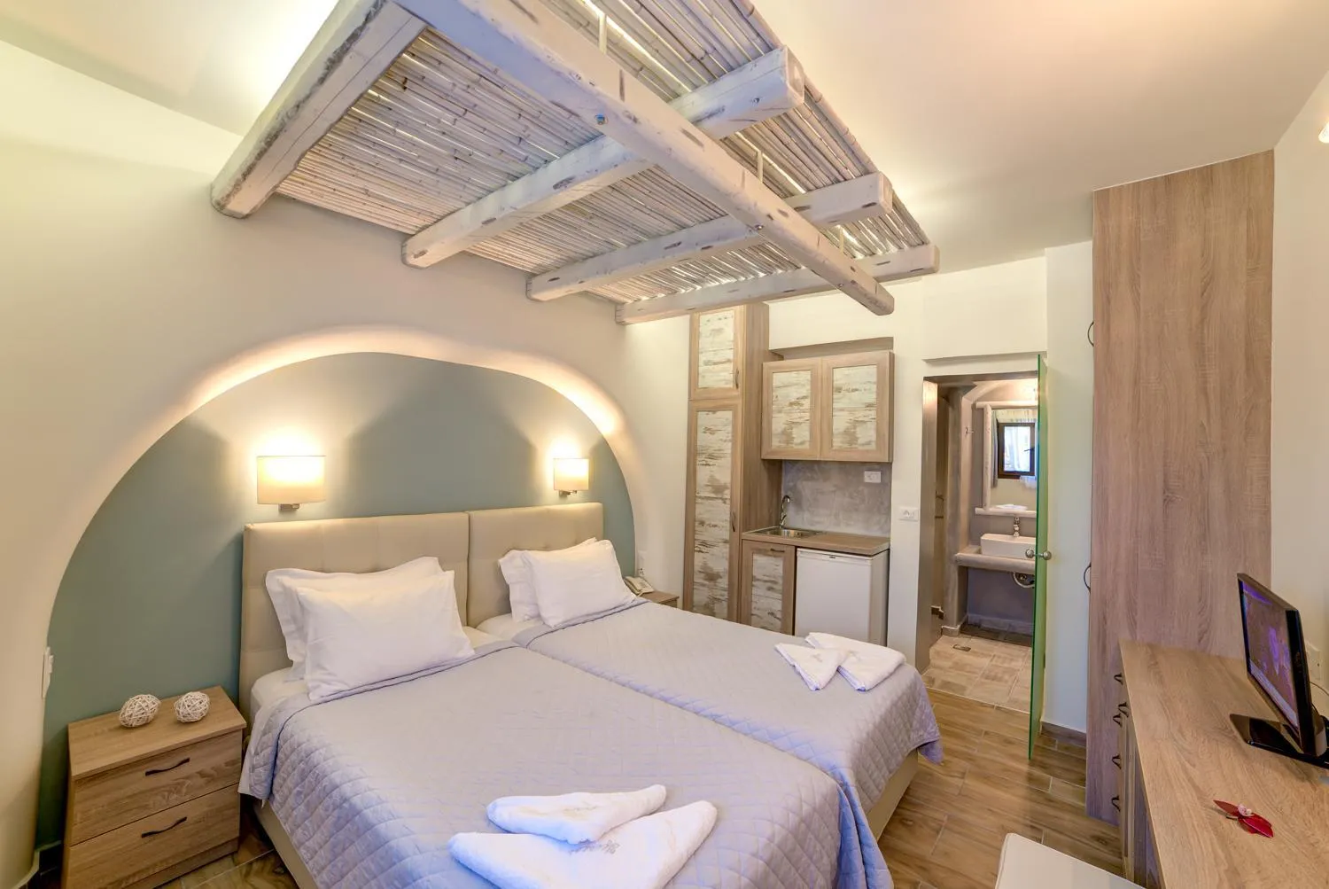 Bed in Ifestos Villa