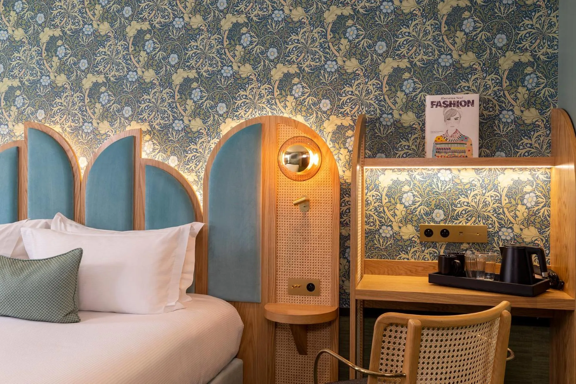 Bedroom in Hôtel Jardin de Cluny