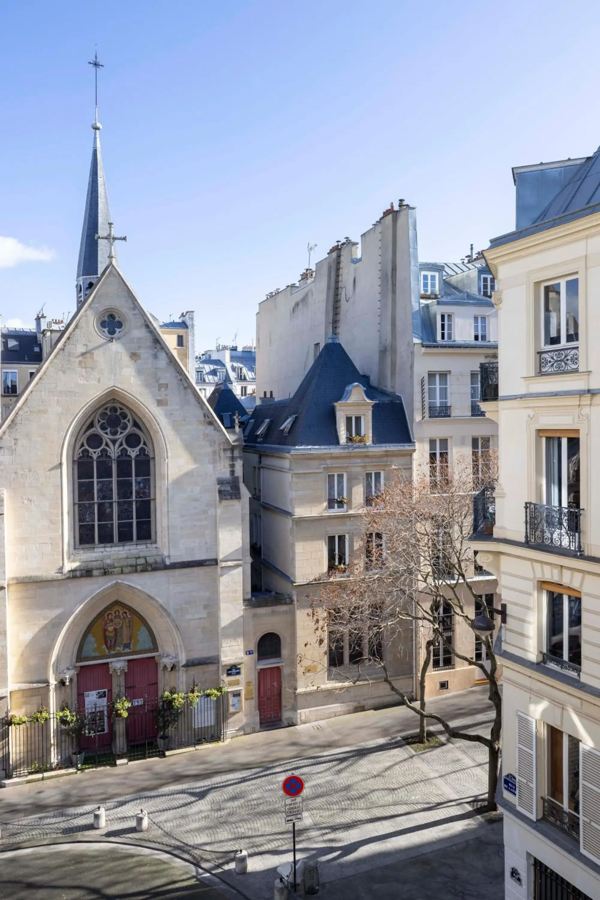 Property building in Hôtel Jardin de Cluny Property building in Hôtel Jardin de Cluny