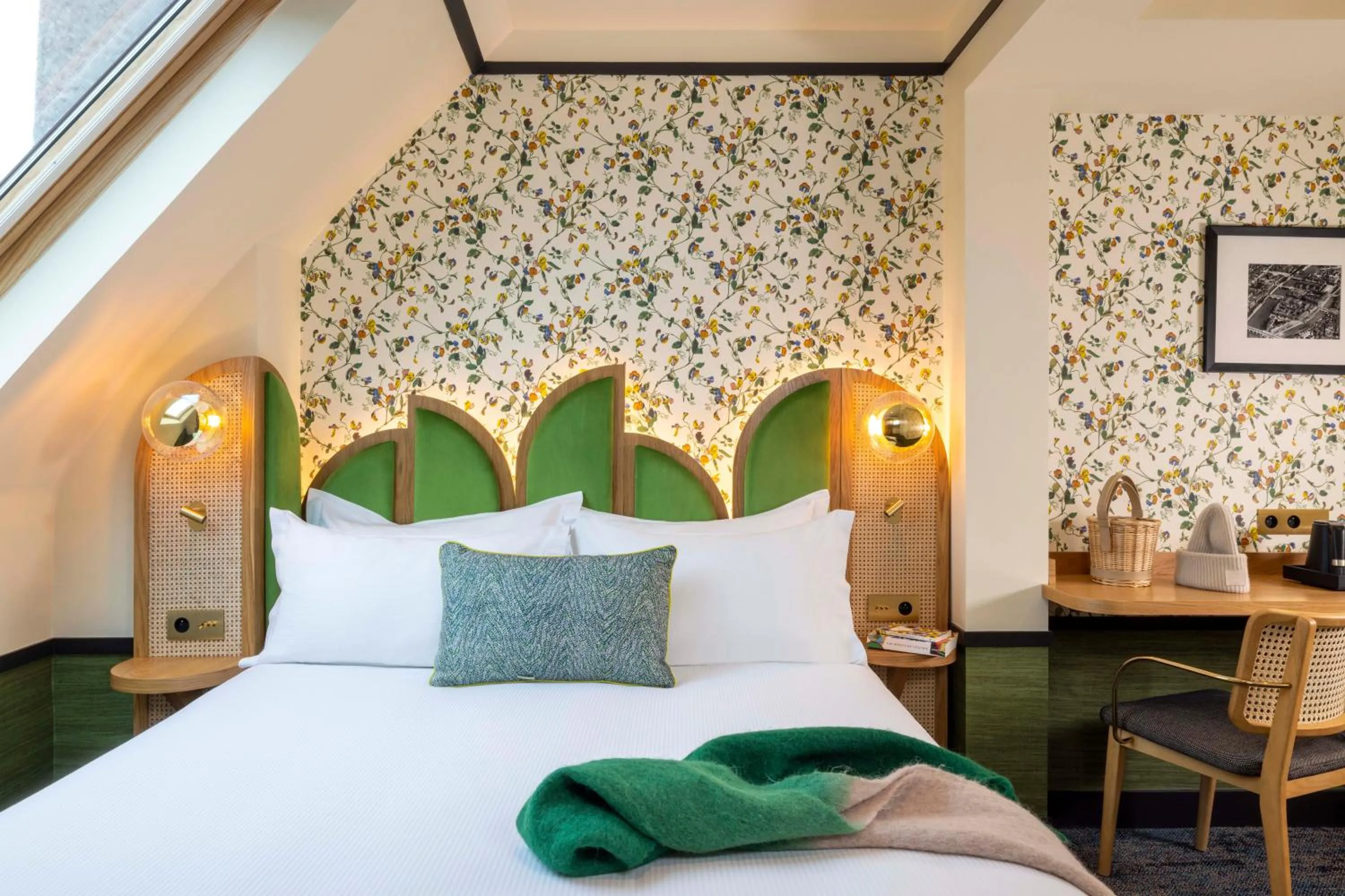 Bed in Hôtel Jardin de Cluny