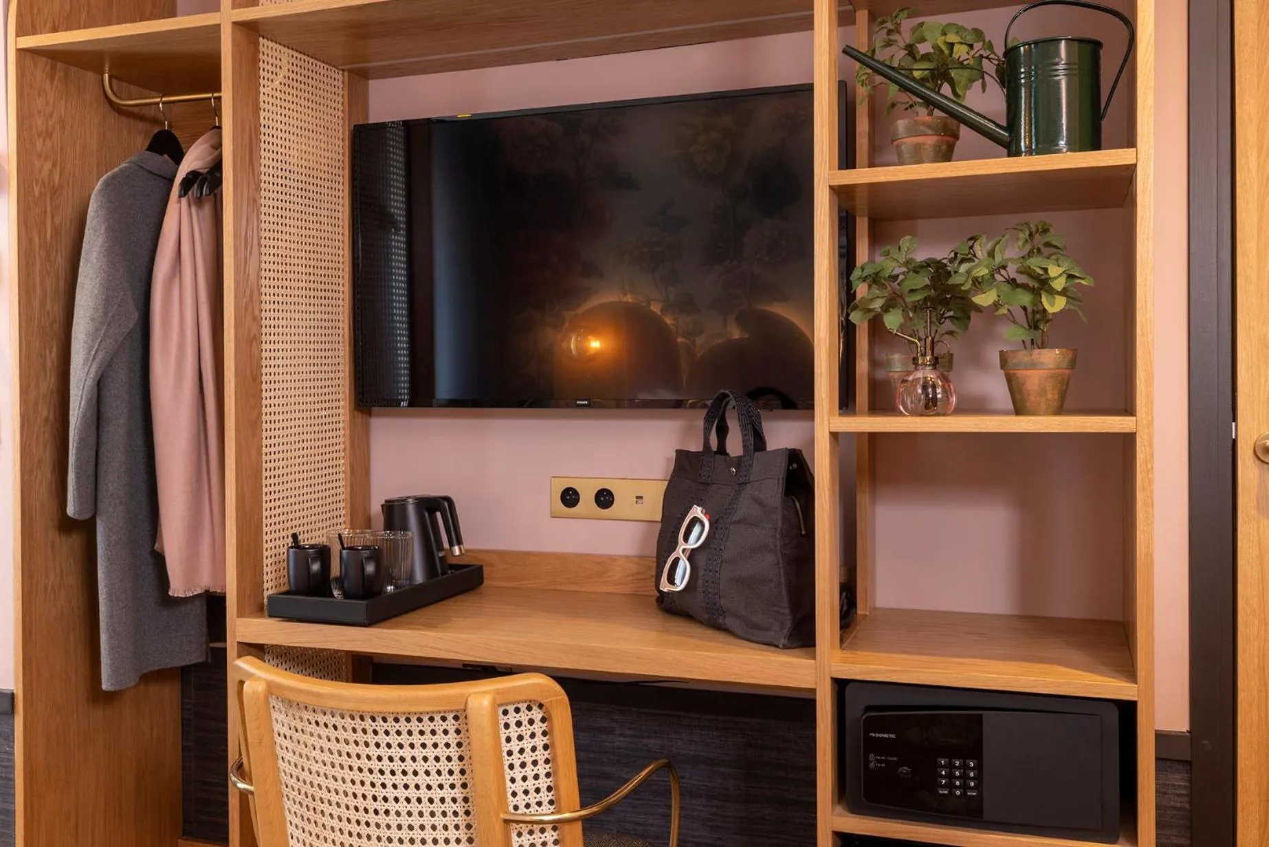 Bedroom in Hôtel Jardin de Cluny