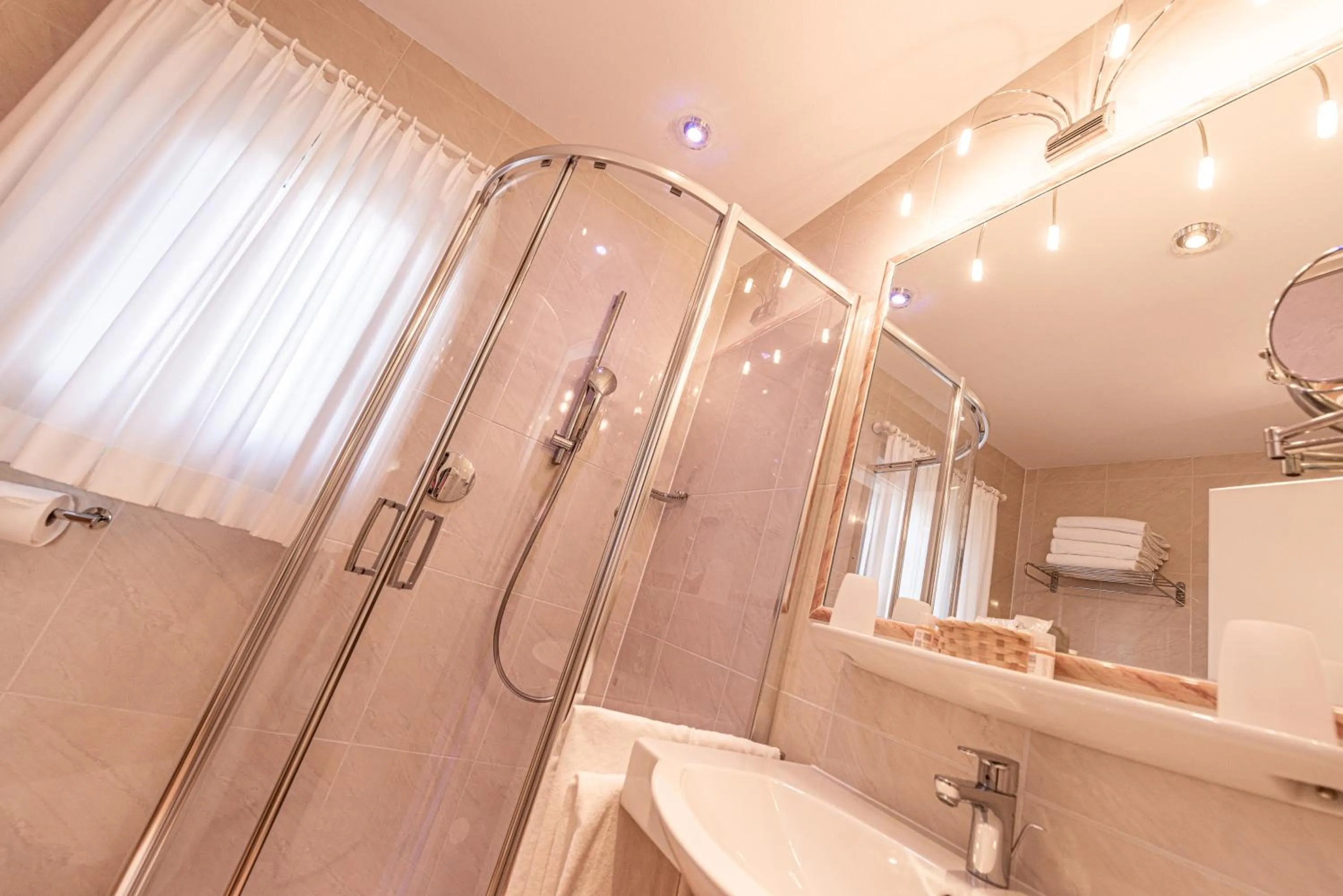 Bathroom in Aparthotel Kastel Seiser Alm