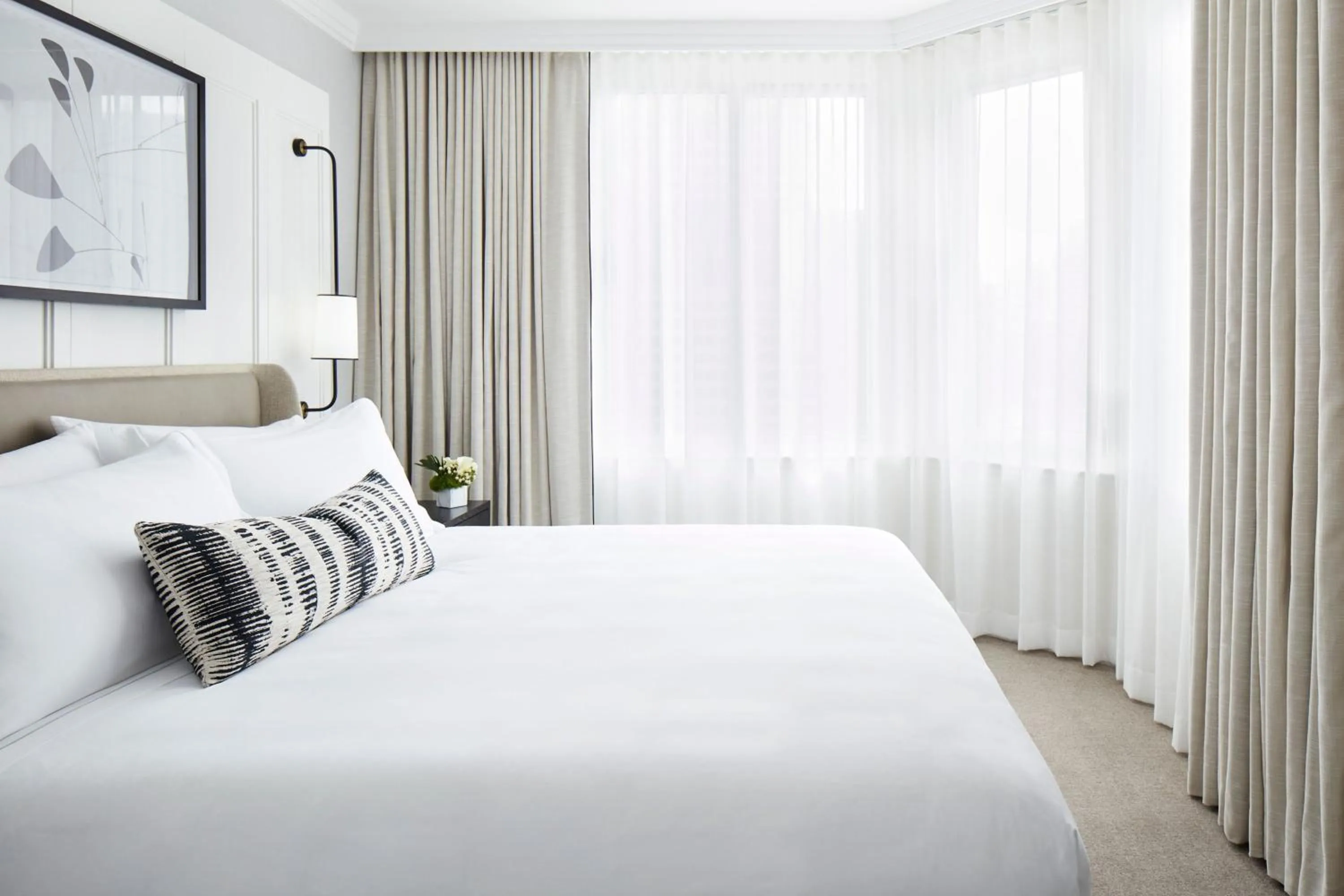 Bedroom, Bed in The Luxury Collection Hotel Manhattan Midtown