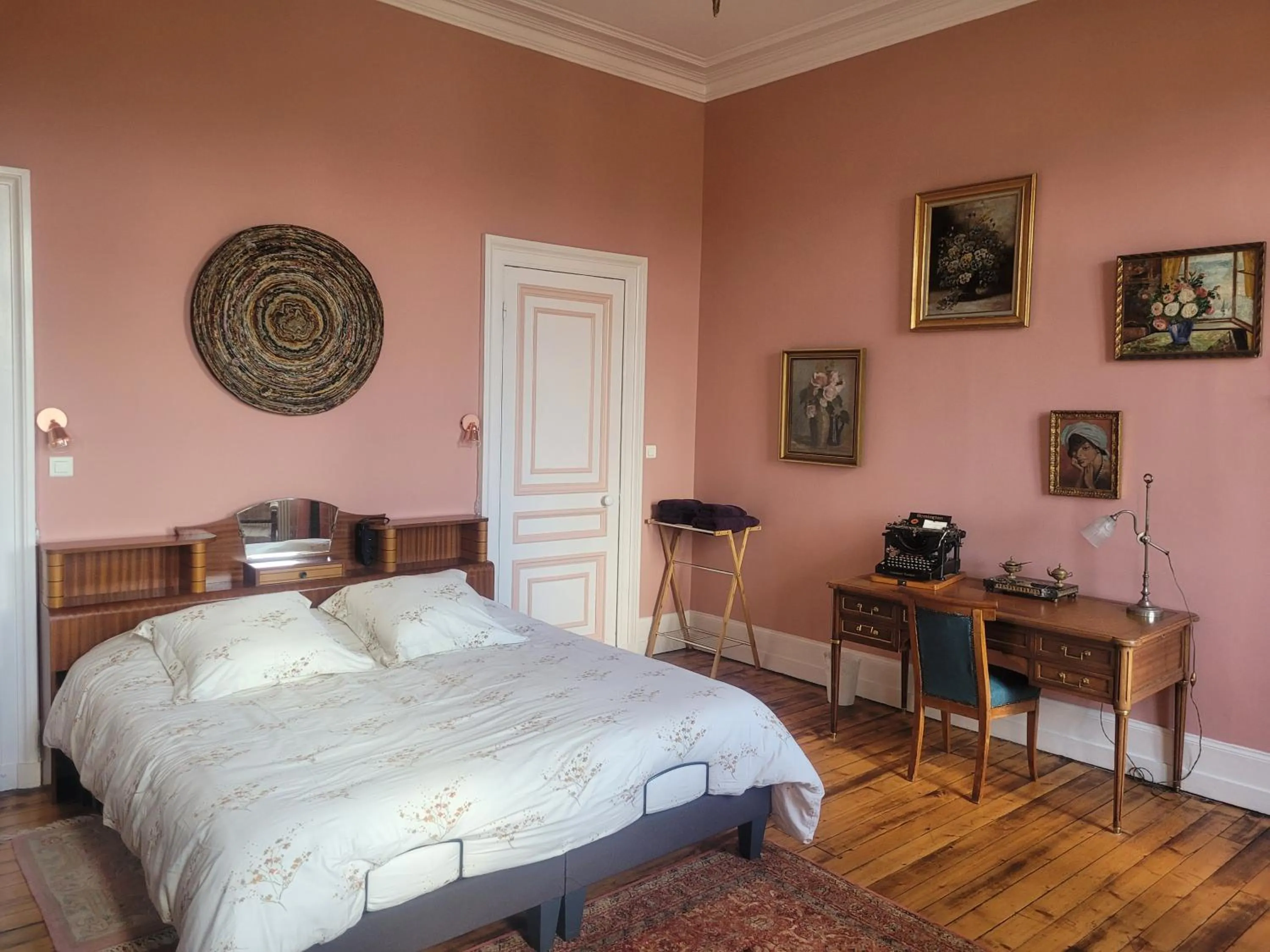 Decorative detail, Bed in La Belle Boulonnaise