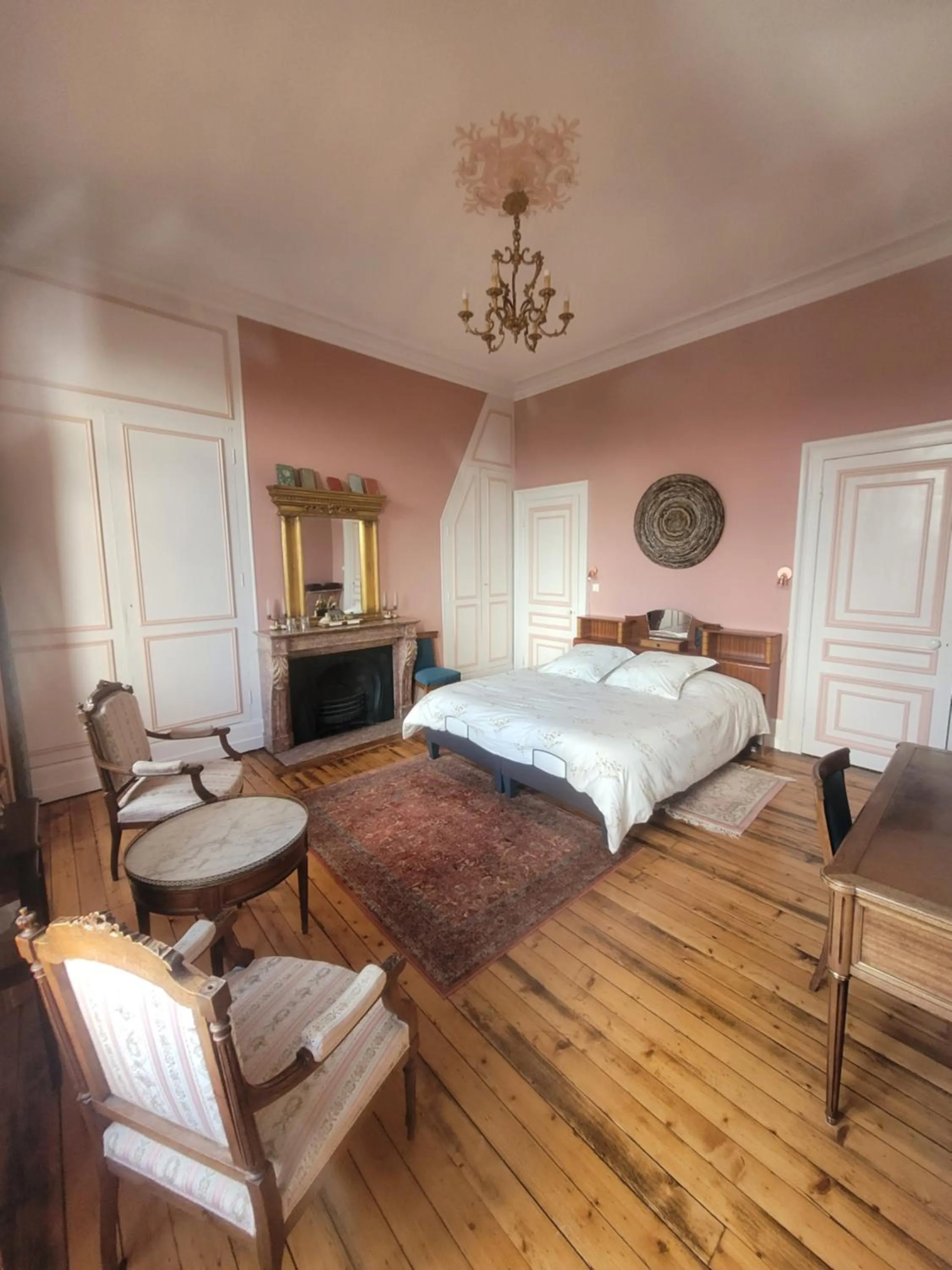 Decorative detail, Bed in La Belle Boulonnaise