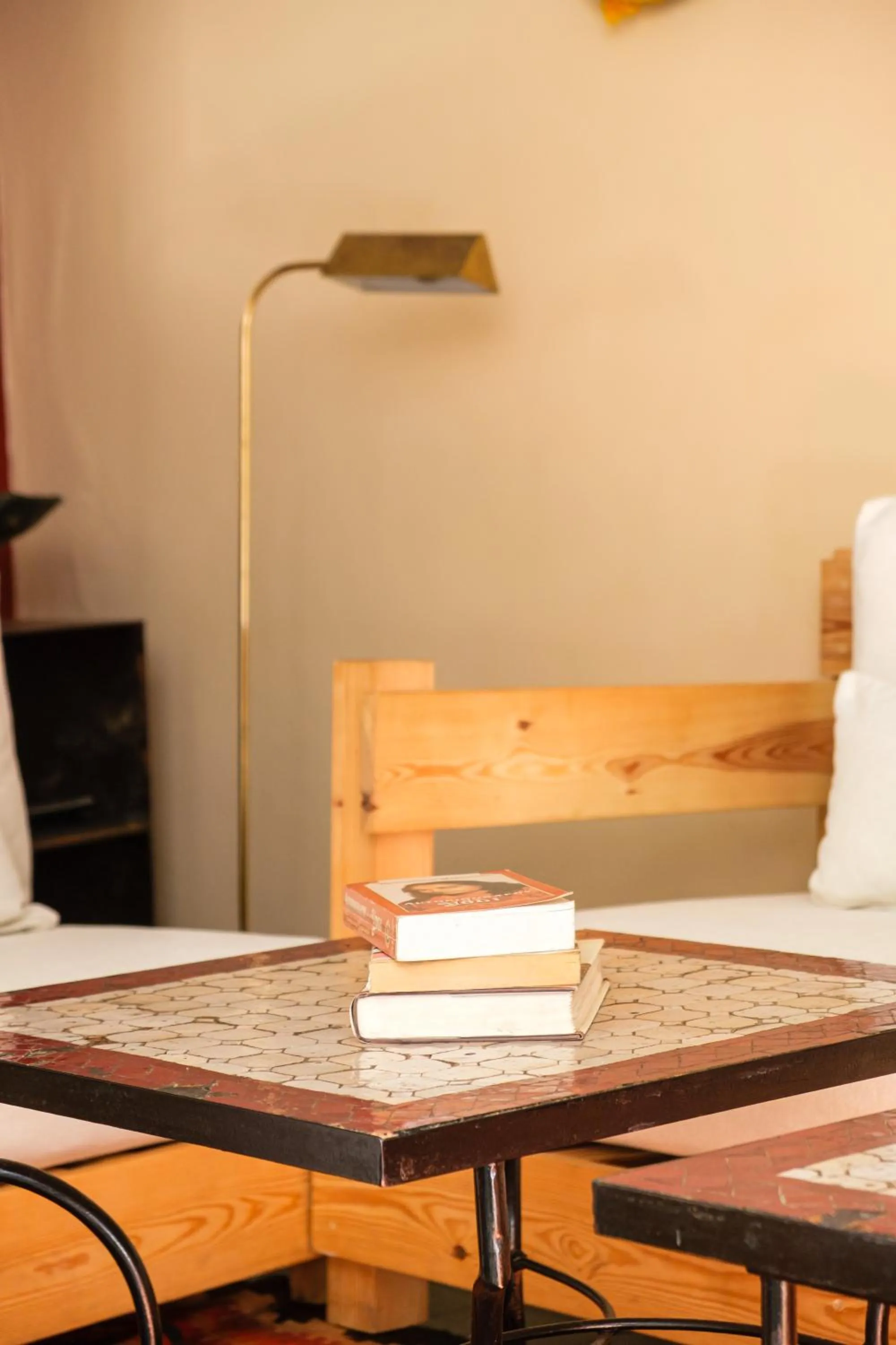 Library in Riad Bobby Marrakech