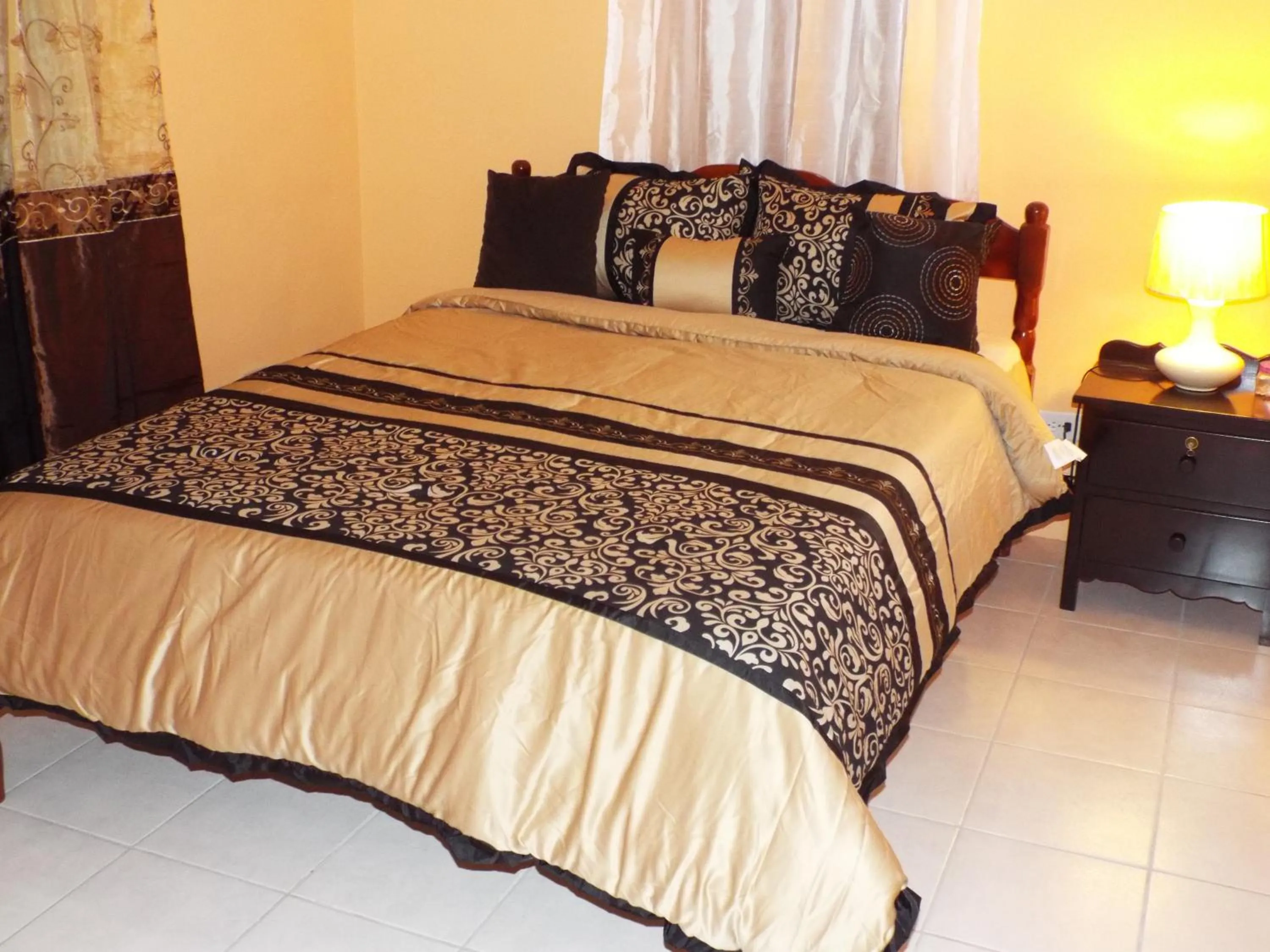 Bedroom, Bed in LAKE VIEW CONDO