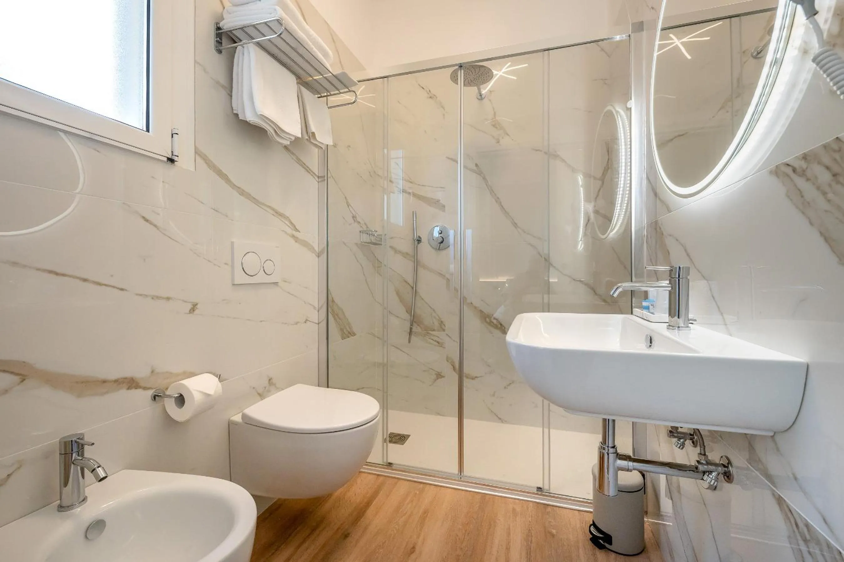 Bathroom in Hotel Delfino