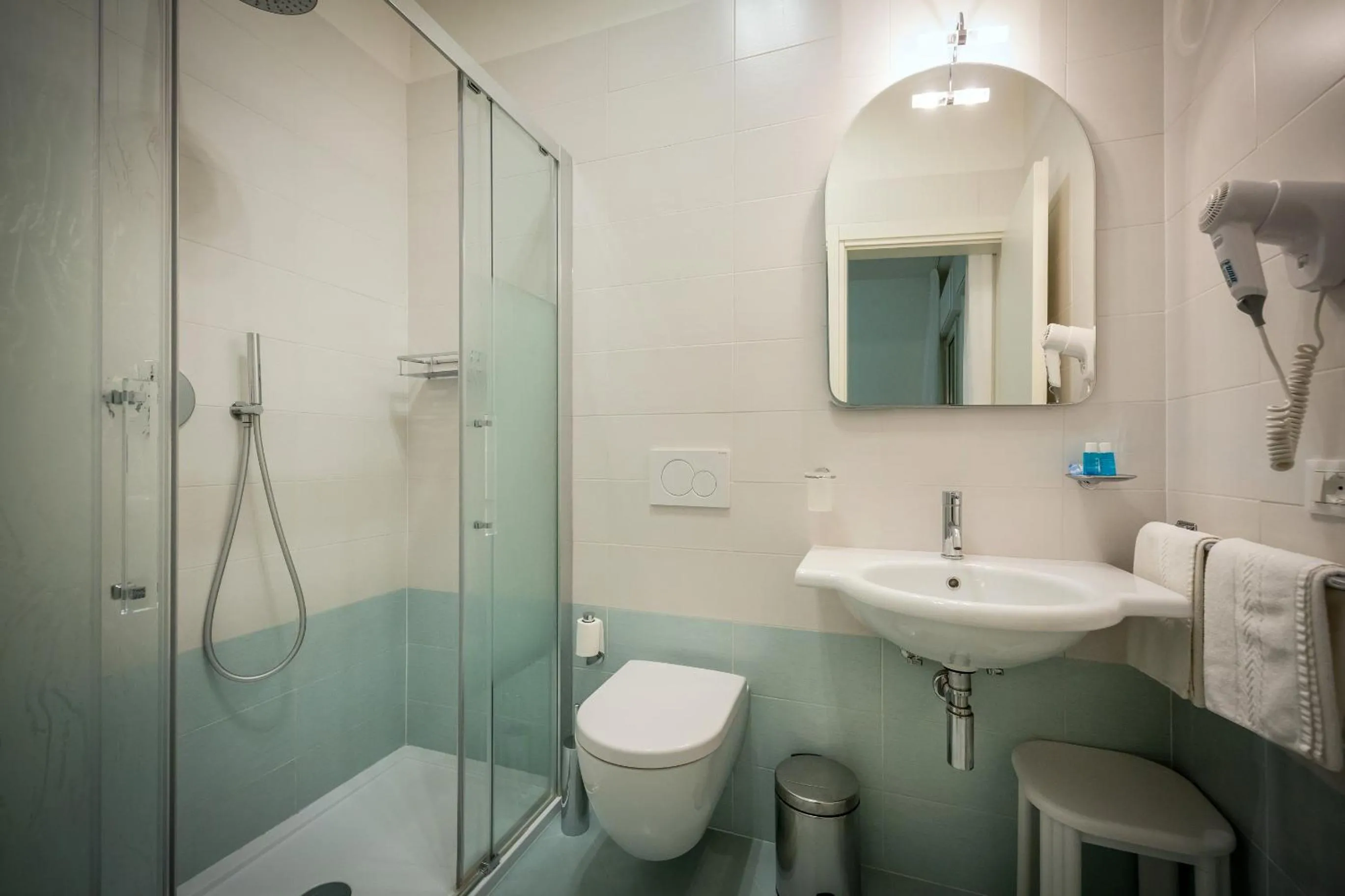 Shower in Hotel Delfino