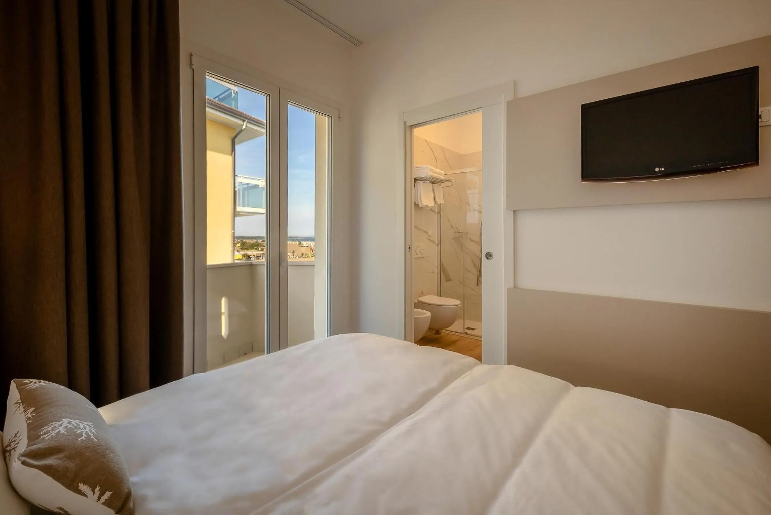Bed in Hotel Delfino