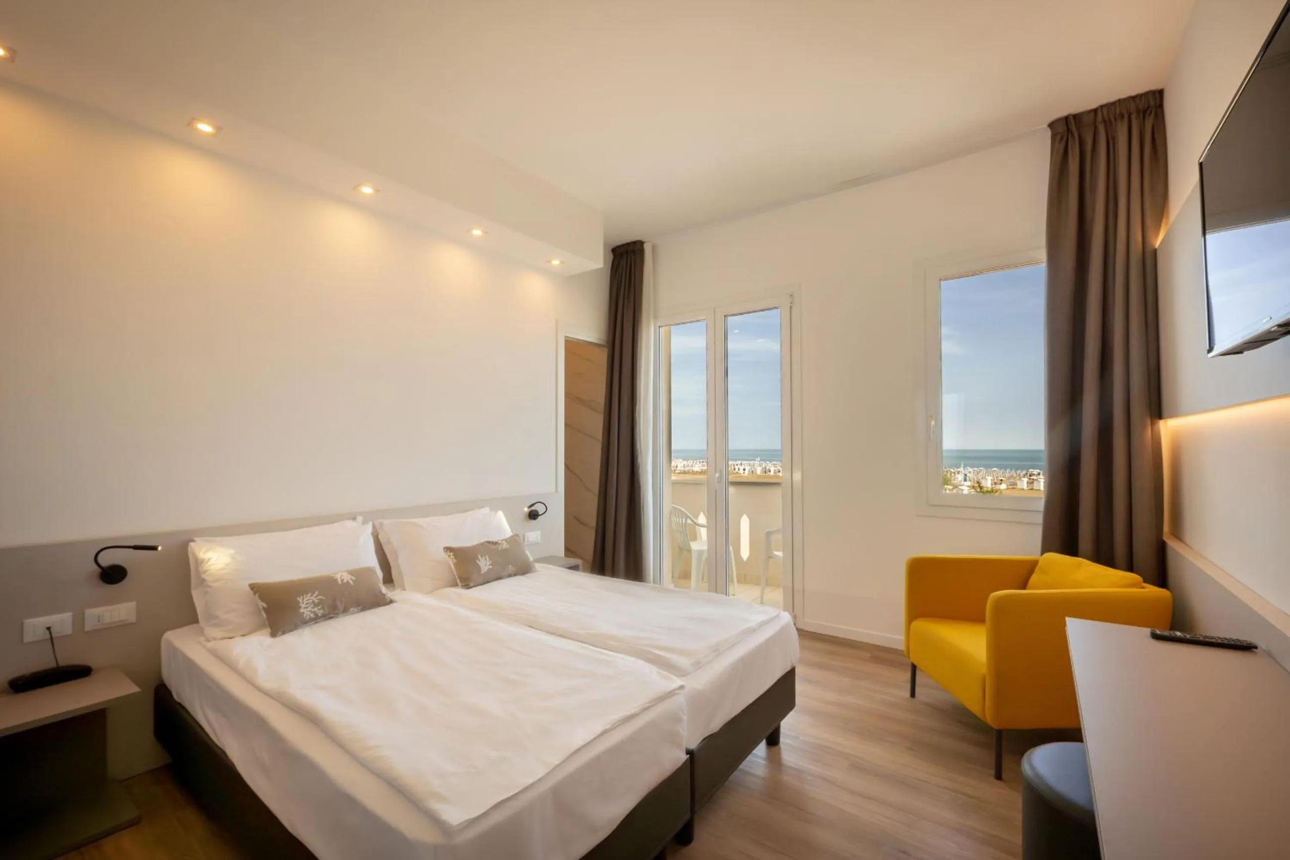 Bed in Hotel Delfino