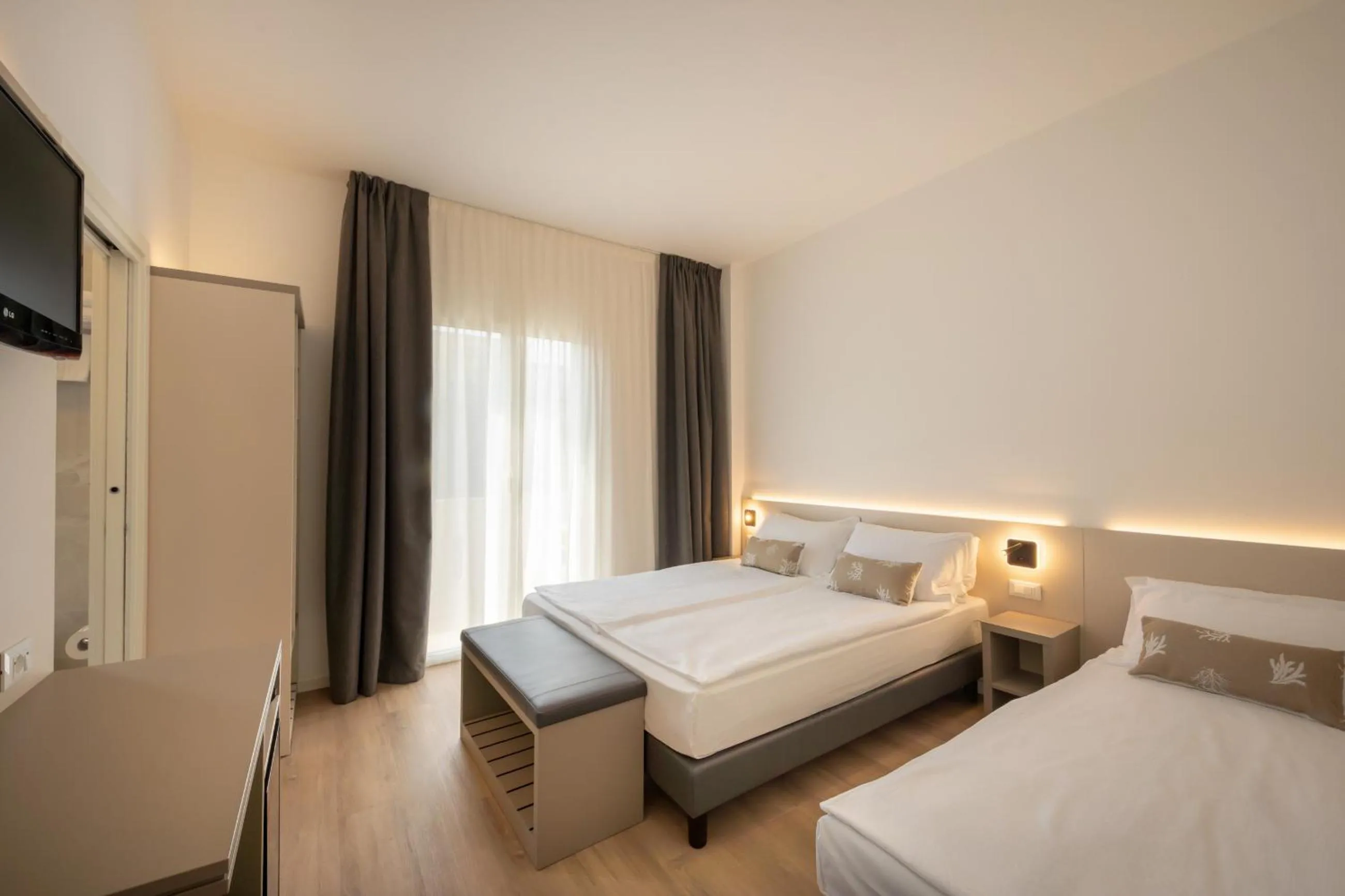 Bed in Hotel Delfino