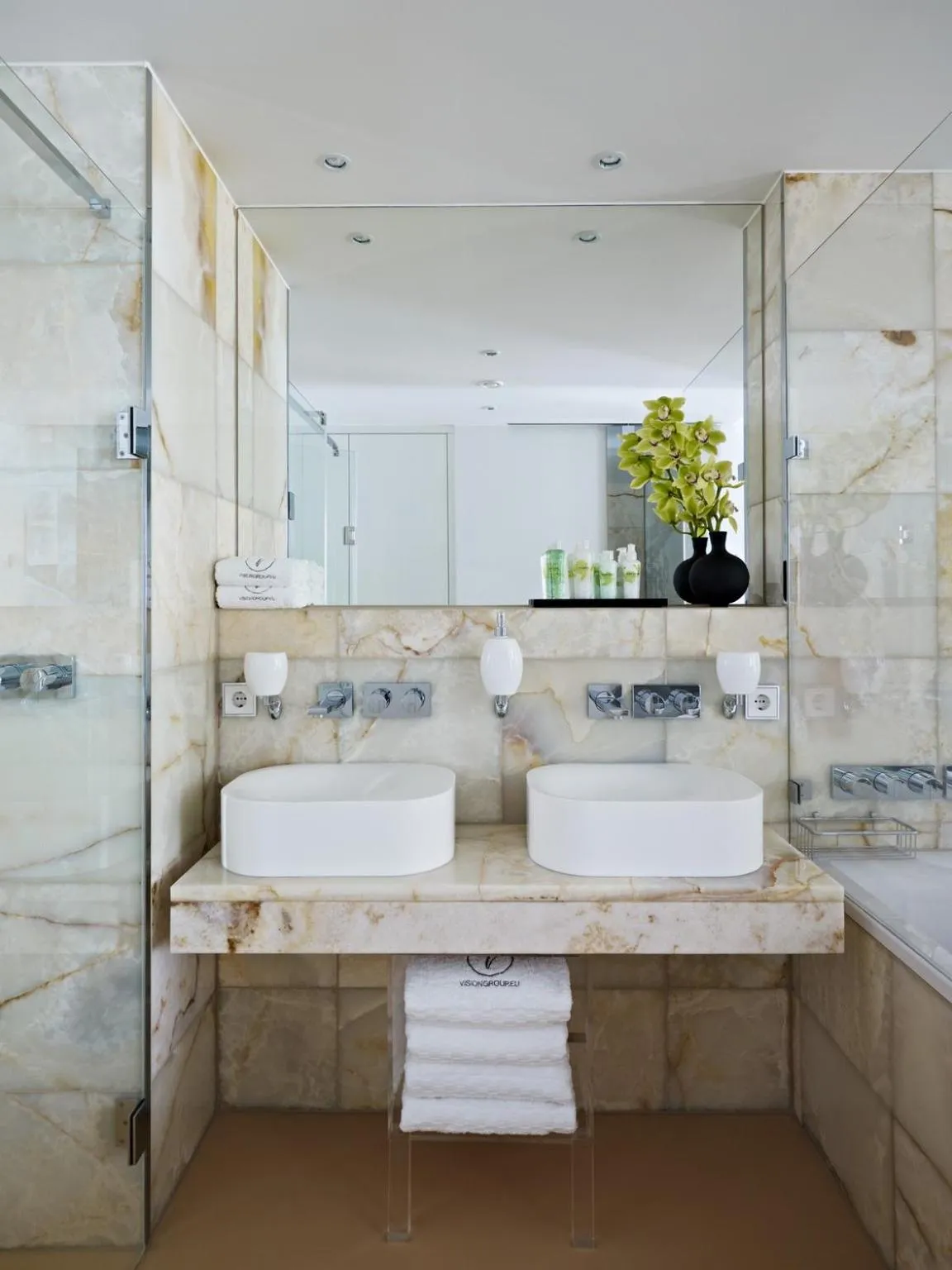 Bathroom in VISIONAPARTMENTS Berlin - contactless check-in