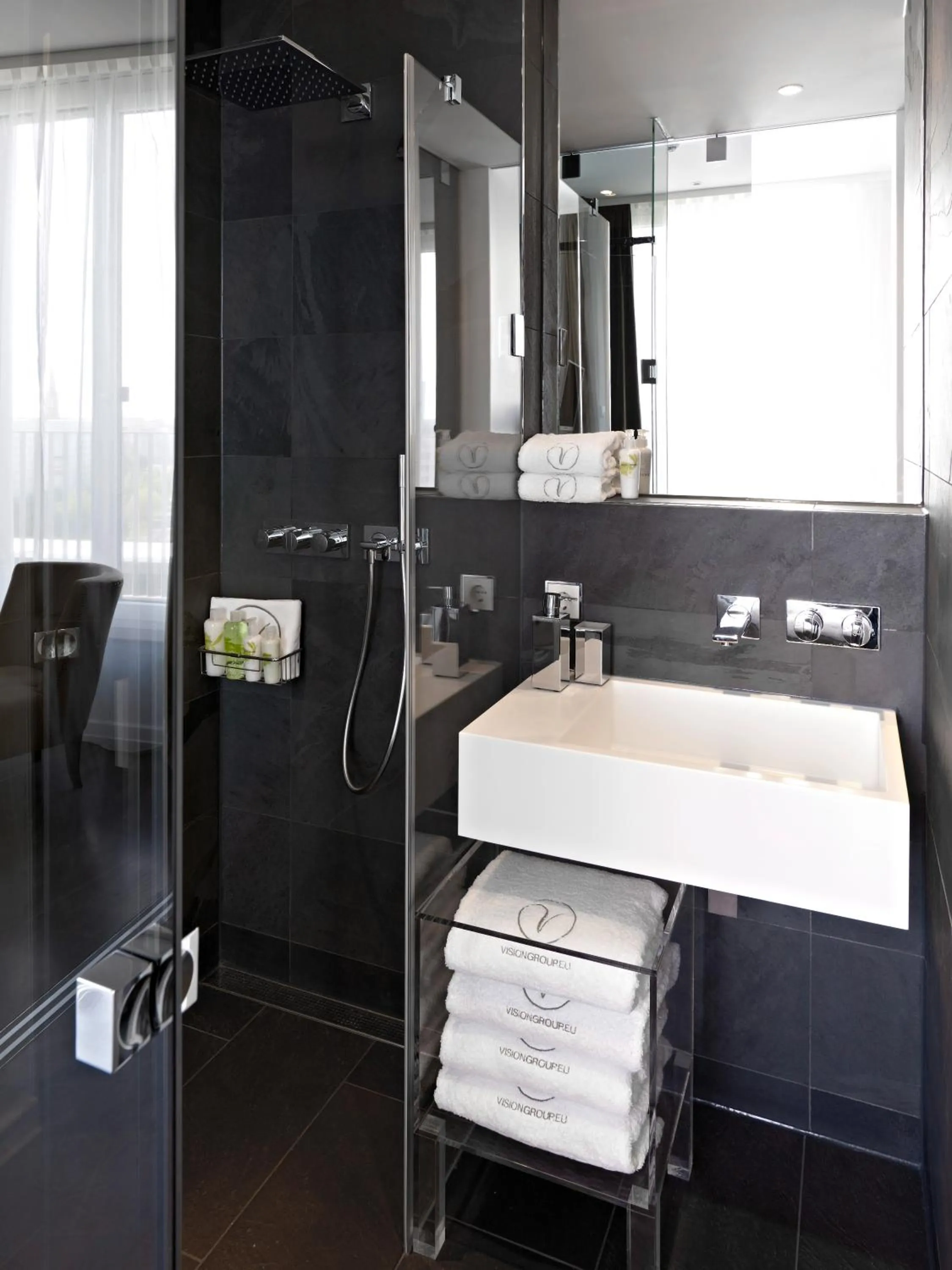 Bathroom in VISIONAPARTMENTS Berlin - contactless check-in