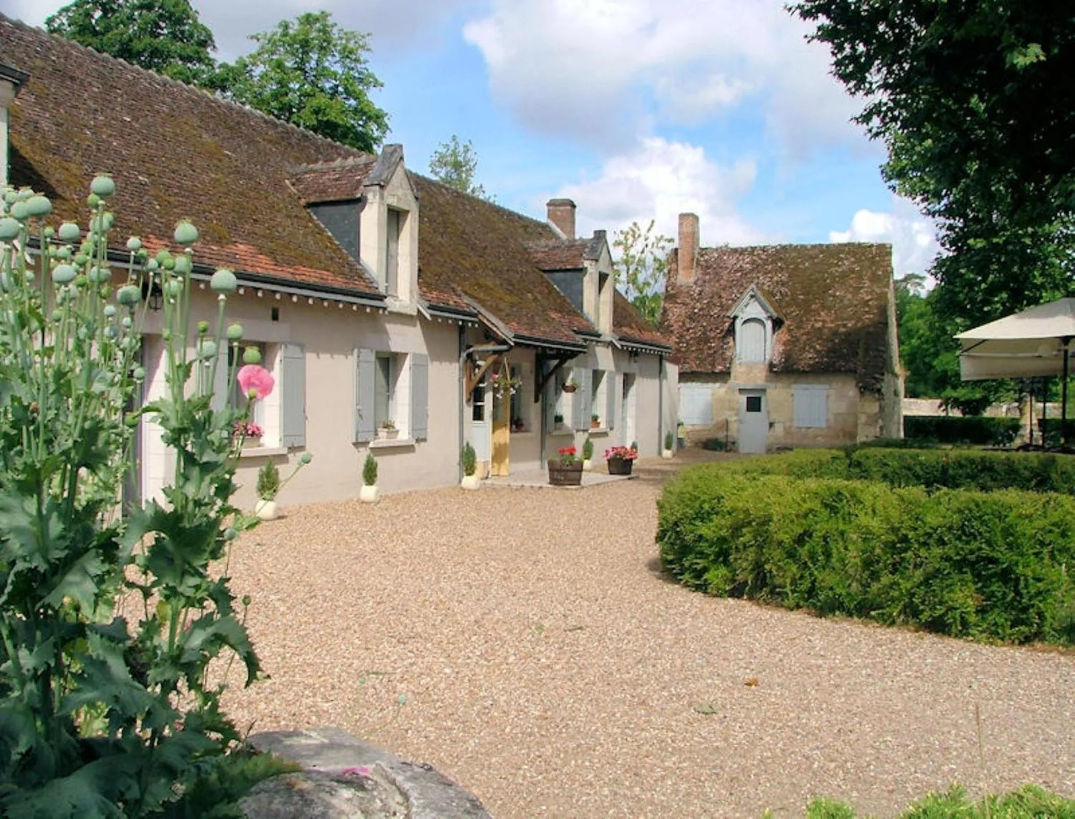 Facade/entrance in Hostellerie le Clos du Cher
