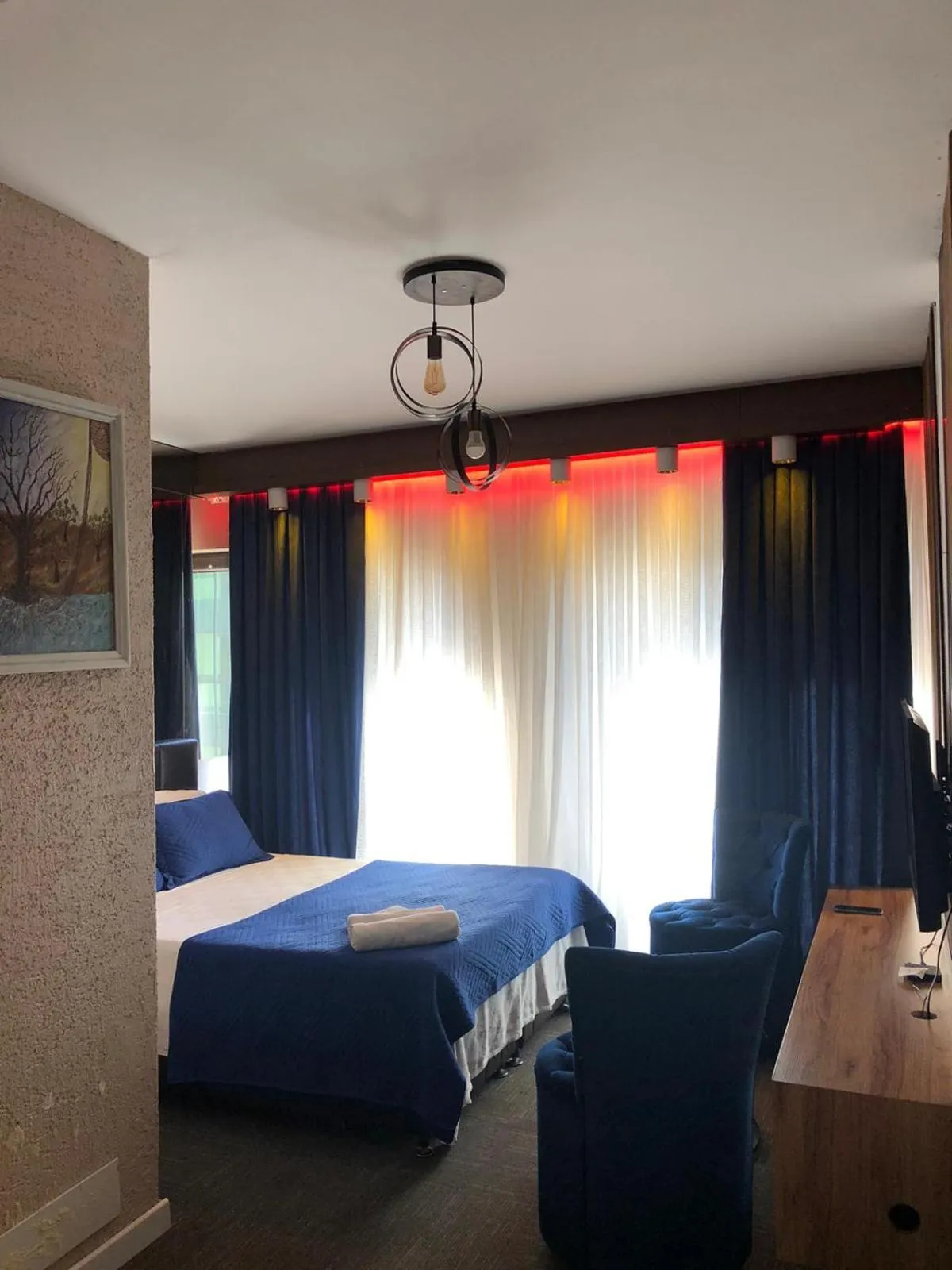 Photo of the whole room, Bed in My Palace Aırport