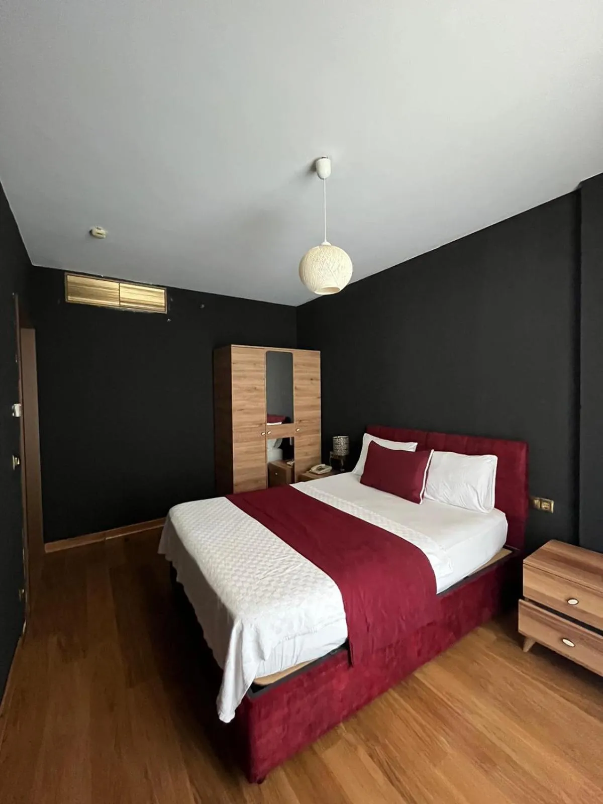 Photo of the whole room, Bed in My Palace Aırport