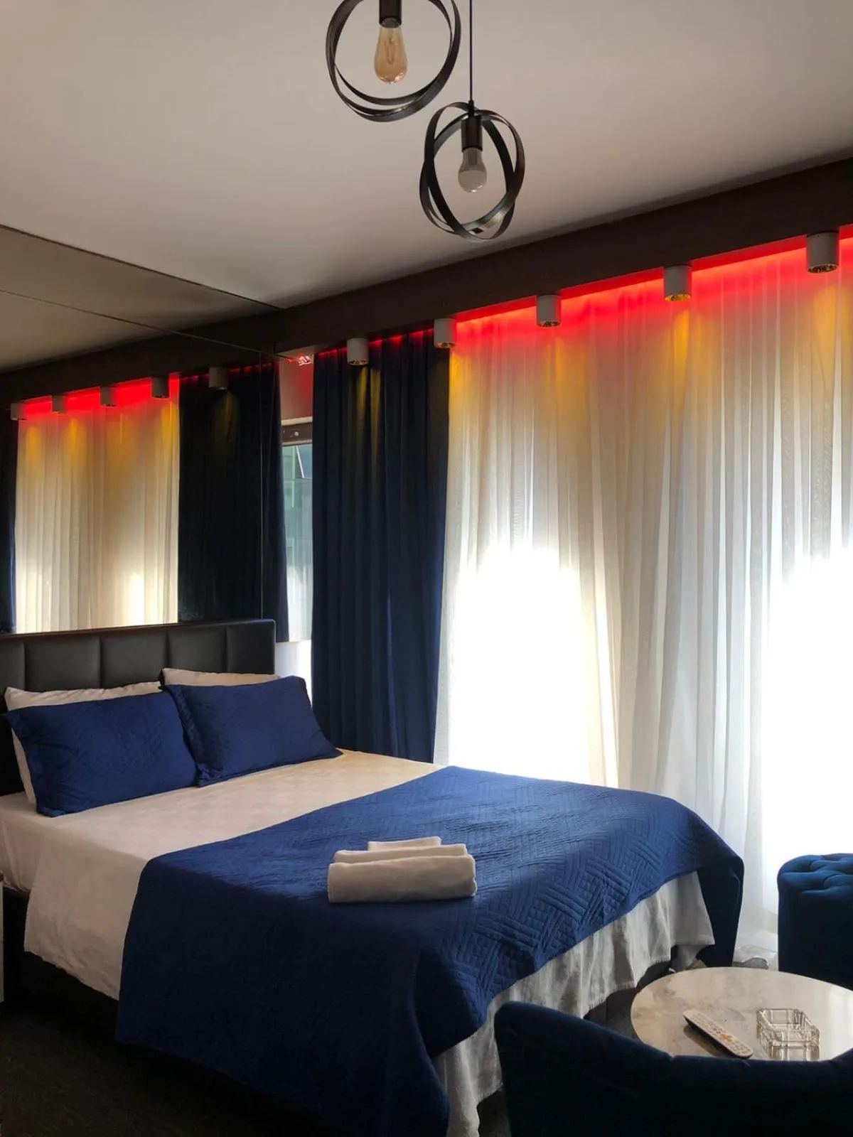 Photo of the whole room, Bed in My Palace Aırport