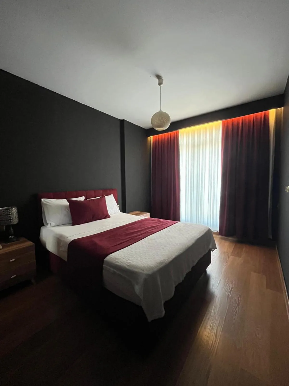 Photo of the whole room, Bed in My Palace Aırport