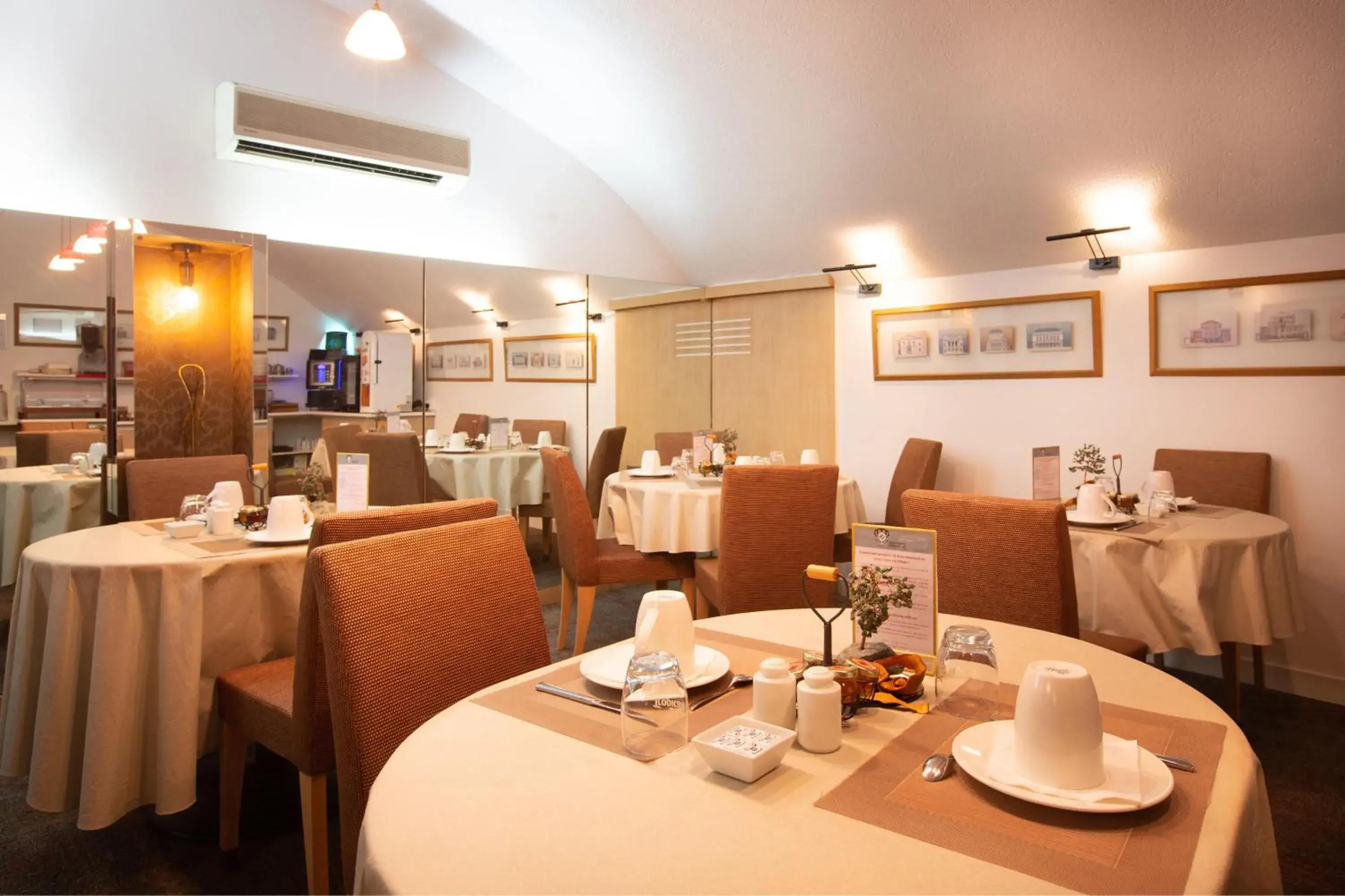 Breakfast in Hôtel Pavillon Bastille Breakfast in Hôtel Pavillon Bastille