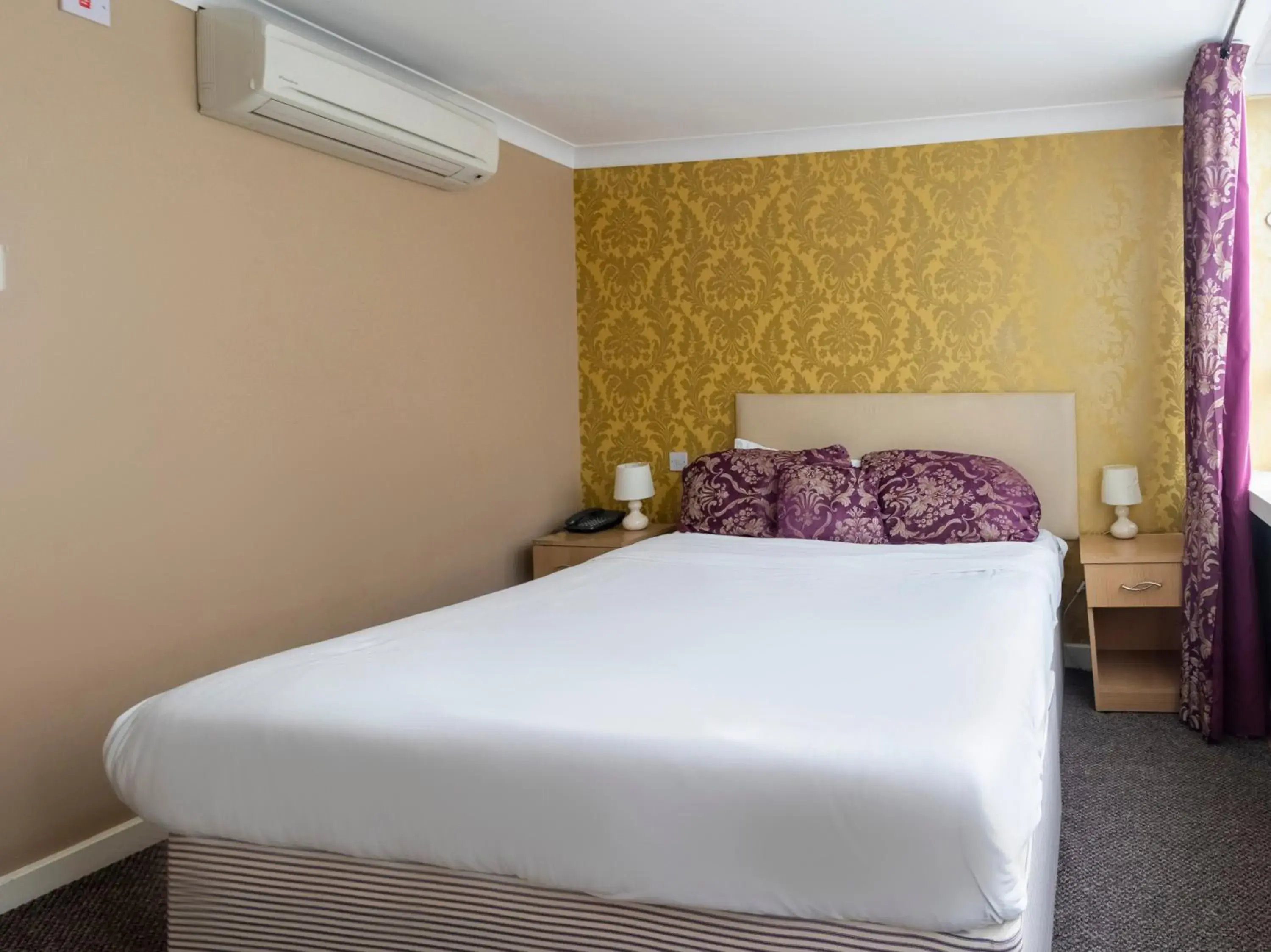 Bed in Stuart Hotel Bed in Stuart Hotel