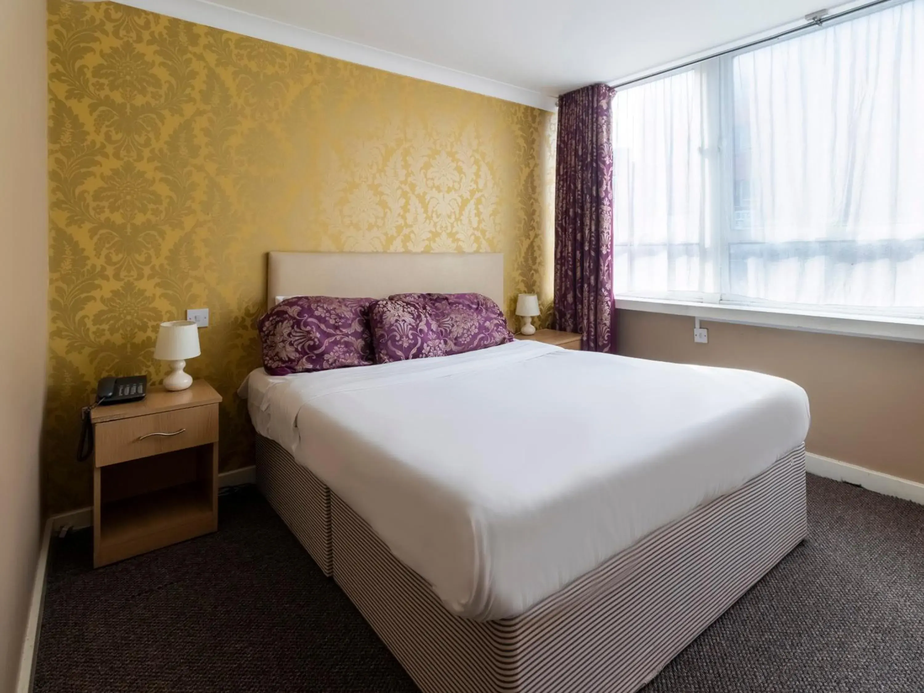 Bedroom, Bed in Stuart Hotel Bedroom, Bed in Stuart Hotel