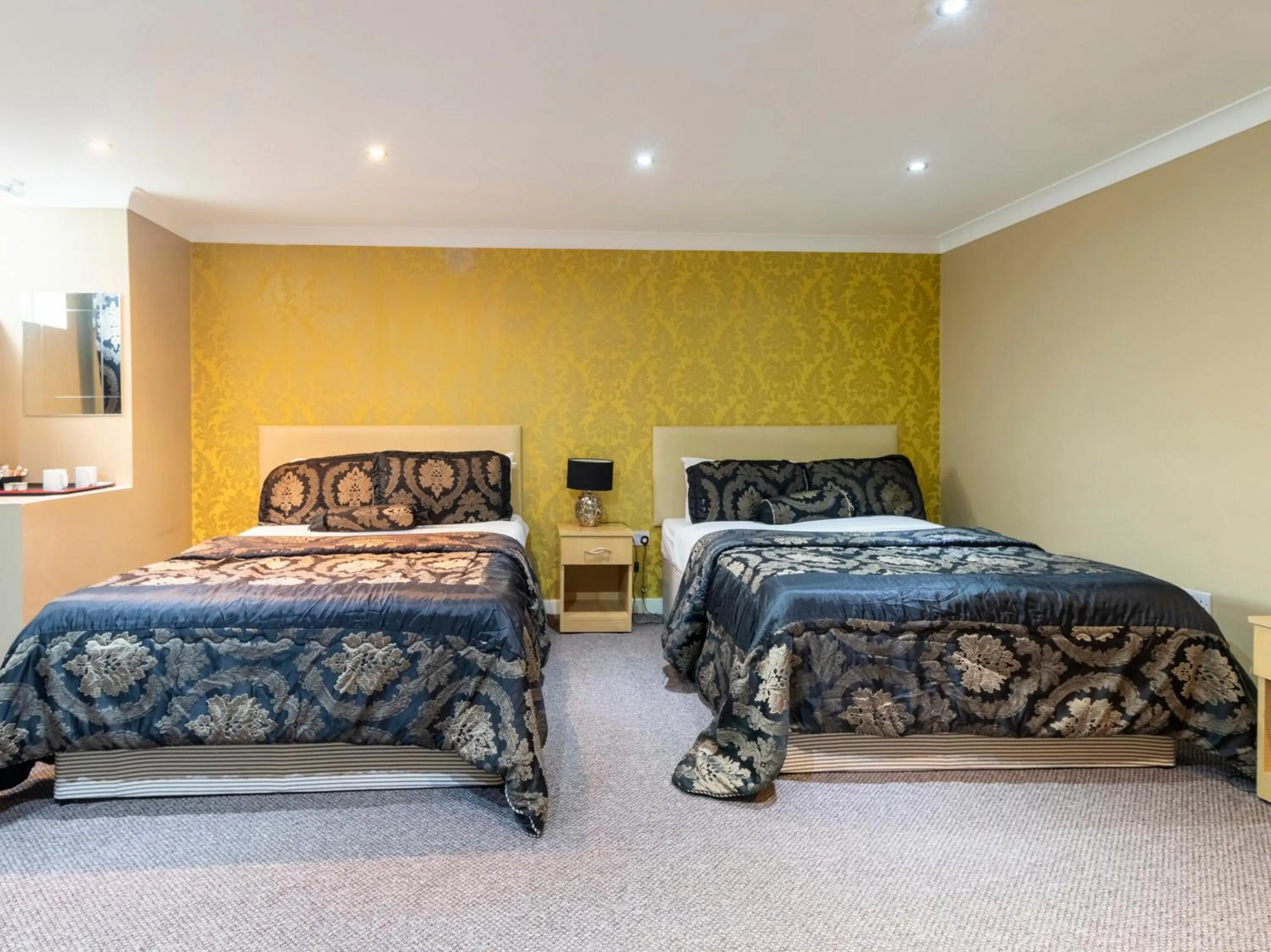 Bedroom, Bed in Stuart Hotel