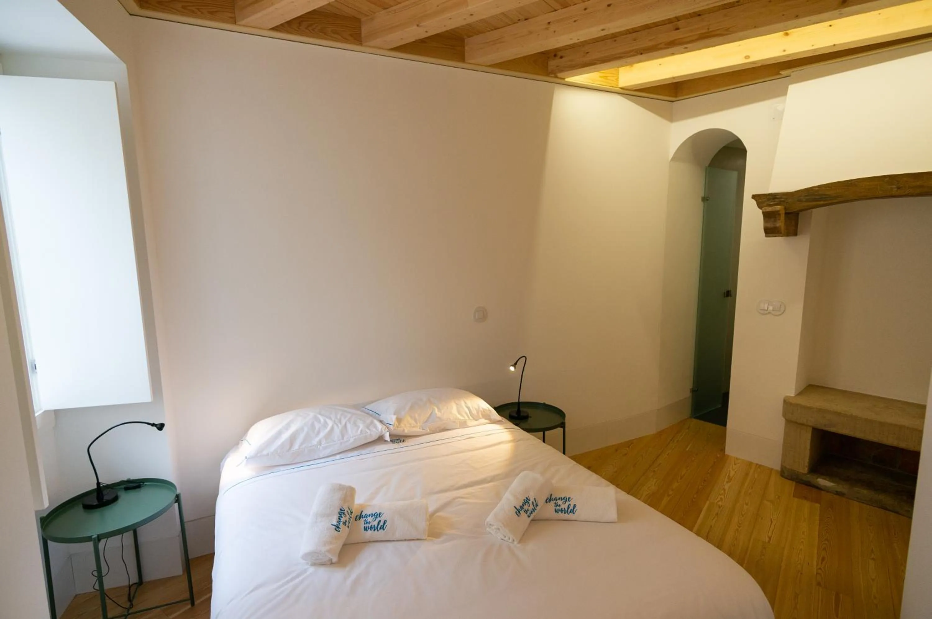 Double Room with Private Bathroom in Change The World Hostels - Coimbra - Almedina