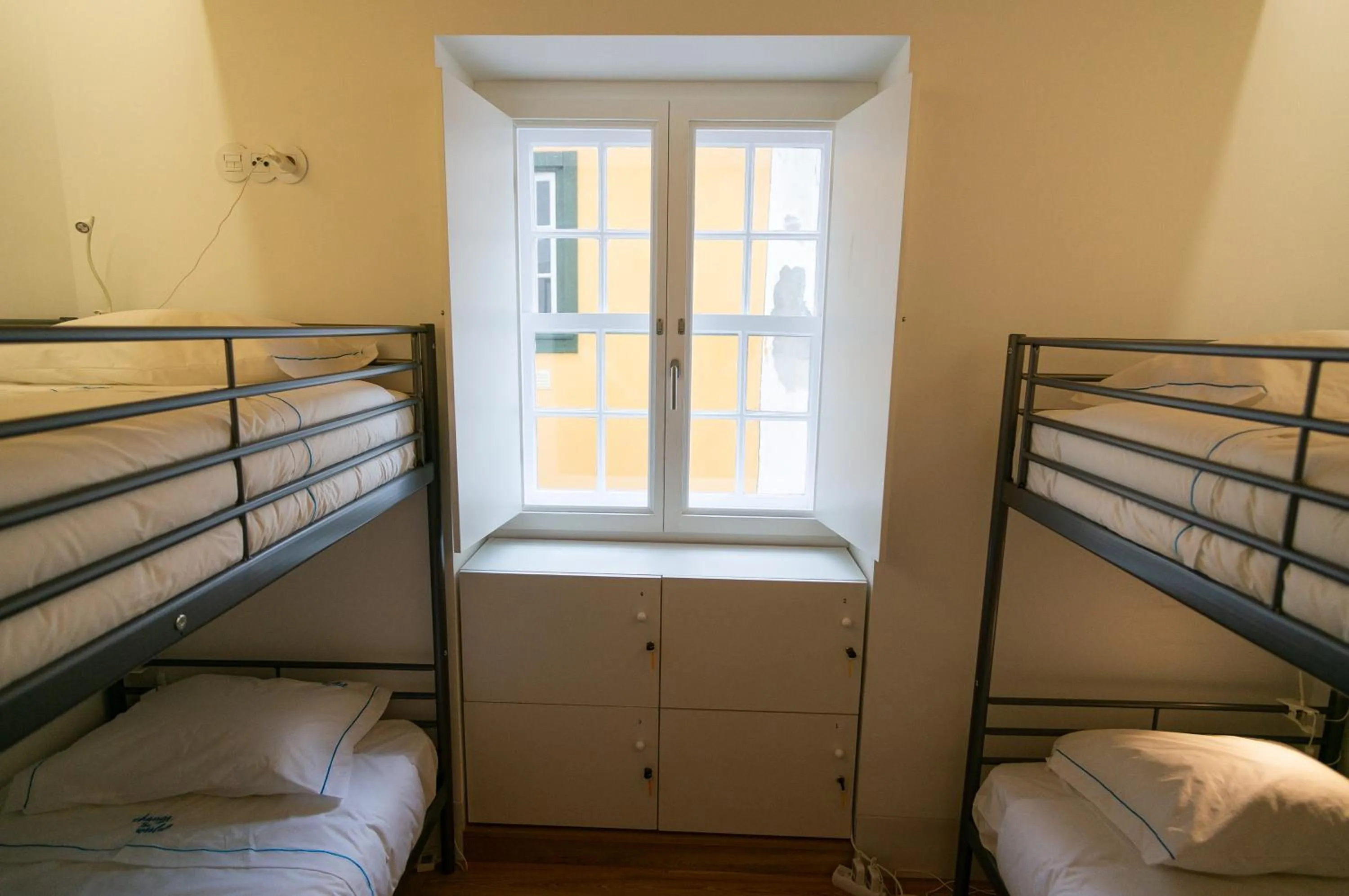Bed in 4-Bed Mixed Dormitory Room in Change The World Hostels - Coimbra - Almedina
