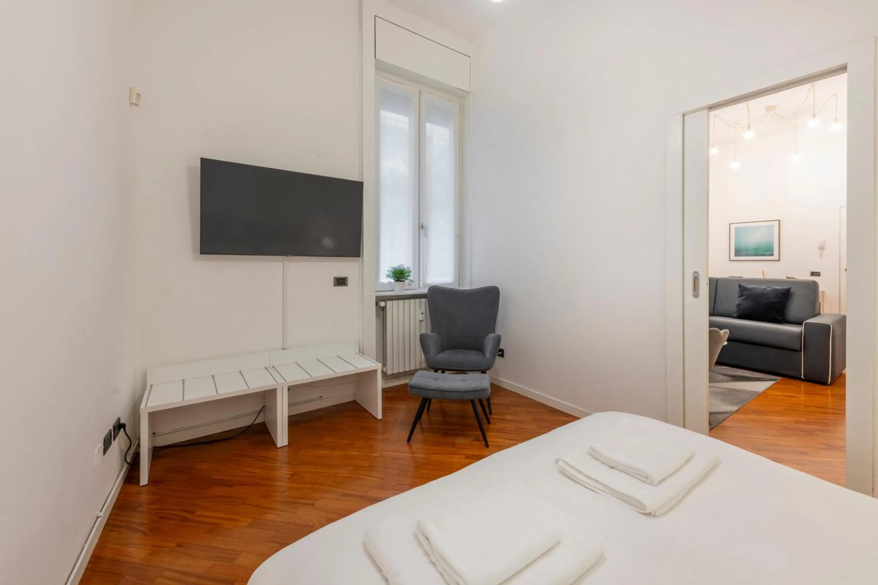 Bedroom, Bed in Milan Royal Suites - Centro