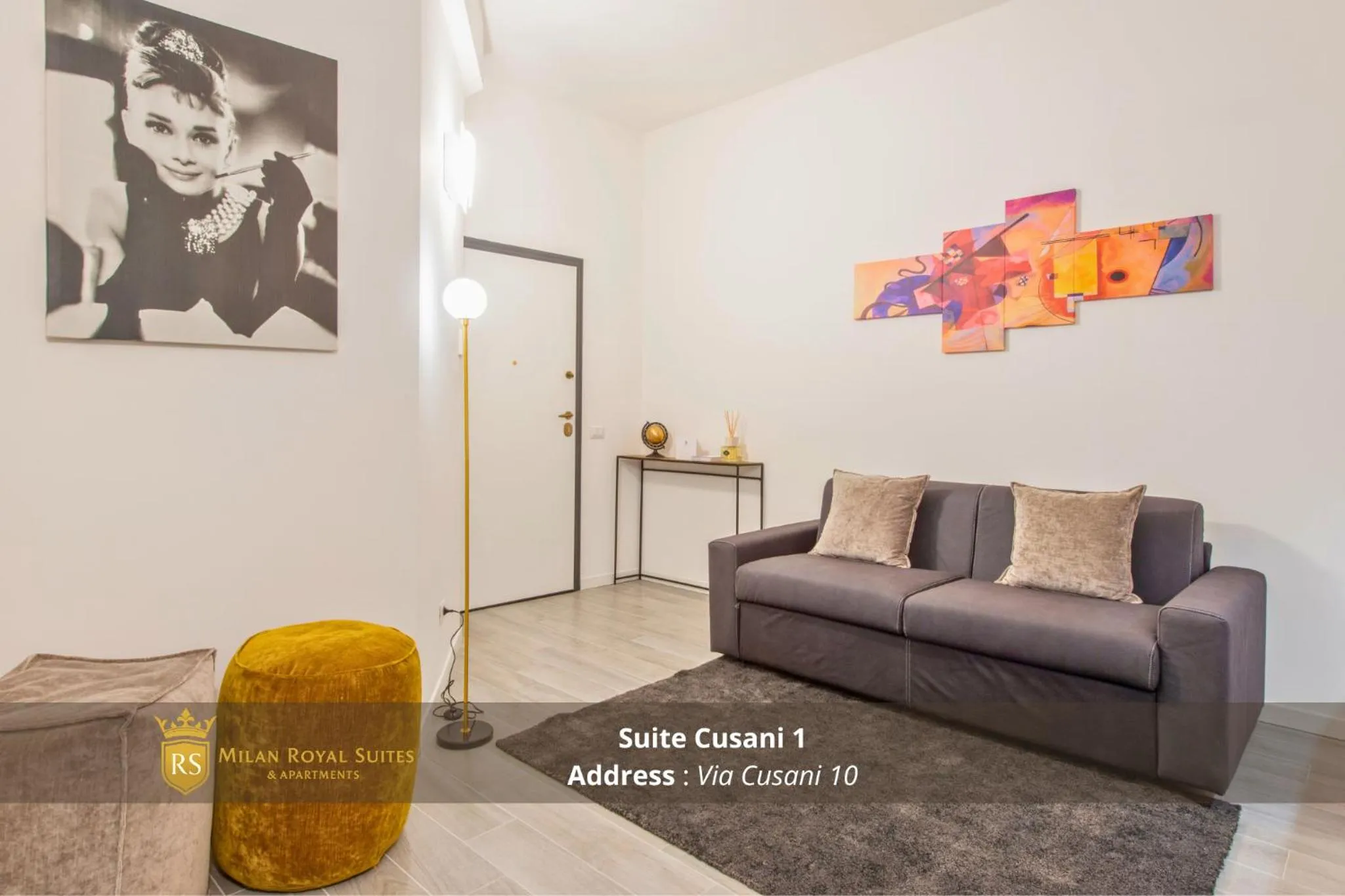 Communal lounge/ TV room in Milan Royal Suites - Centro