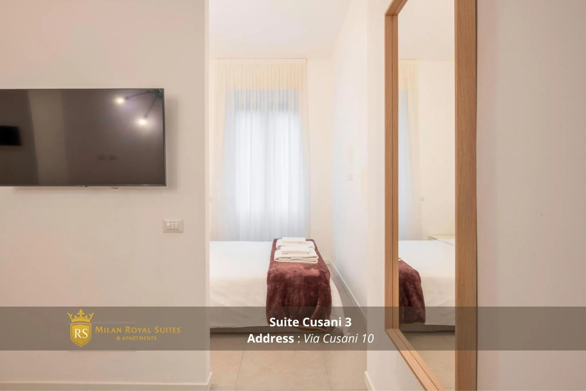 Communal lounge/ TV room, Bed in Milan Royal Suites - Centro