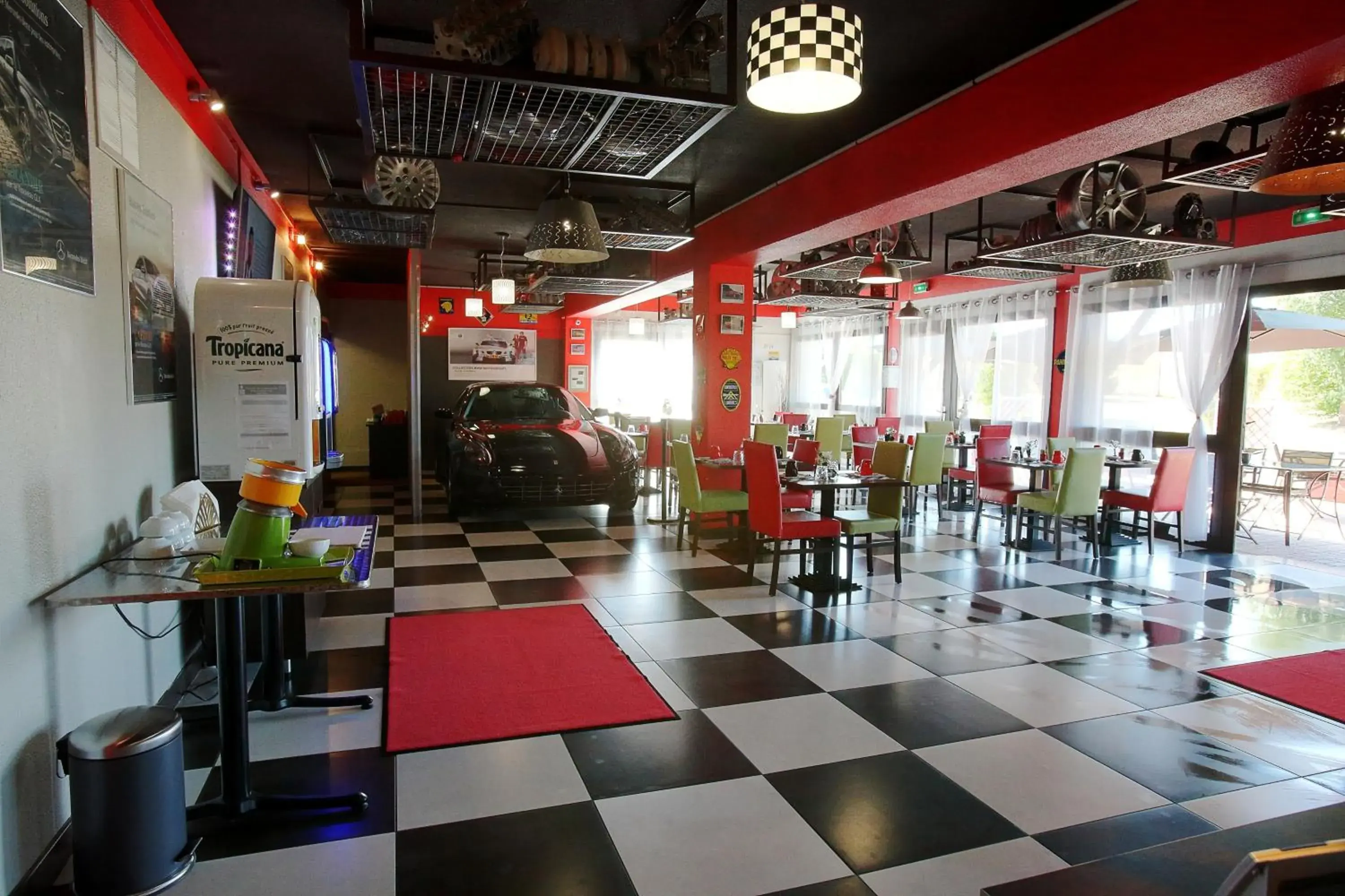 Restaurant/places to eat in Enzo Hotels Cannes-Écluse by Kyriad Direct Restaurant/places to eat in Enzo Hotels Cannes-Écluse by Kyriad Direct