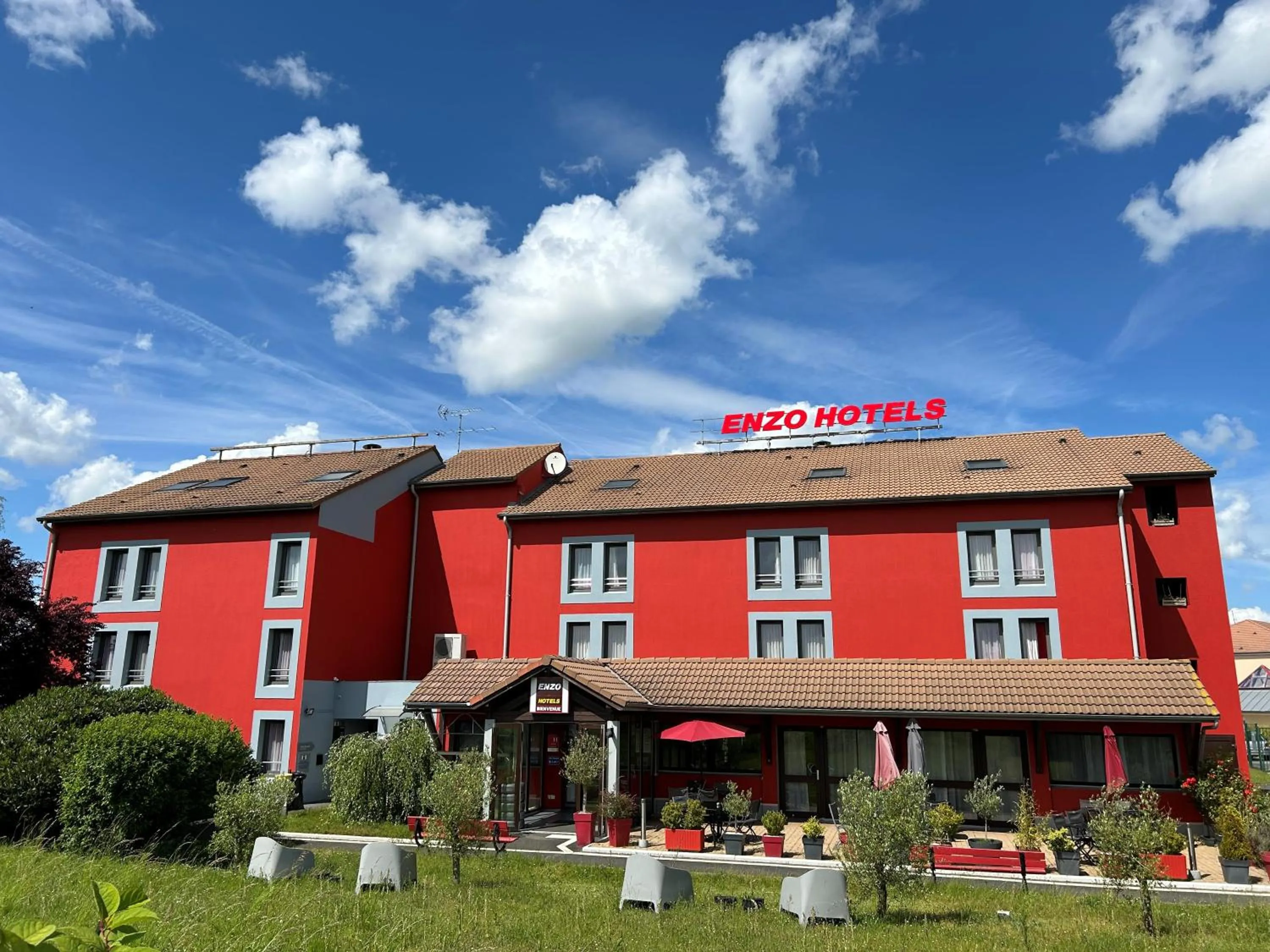 Property building in Enzo Hotels Cannes-Écluse by Kyriad Direct