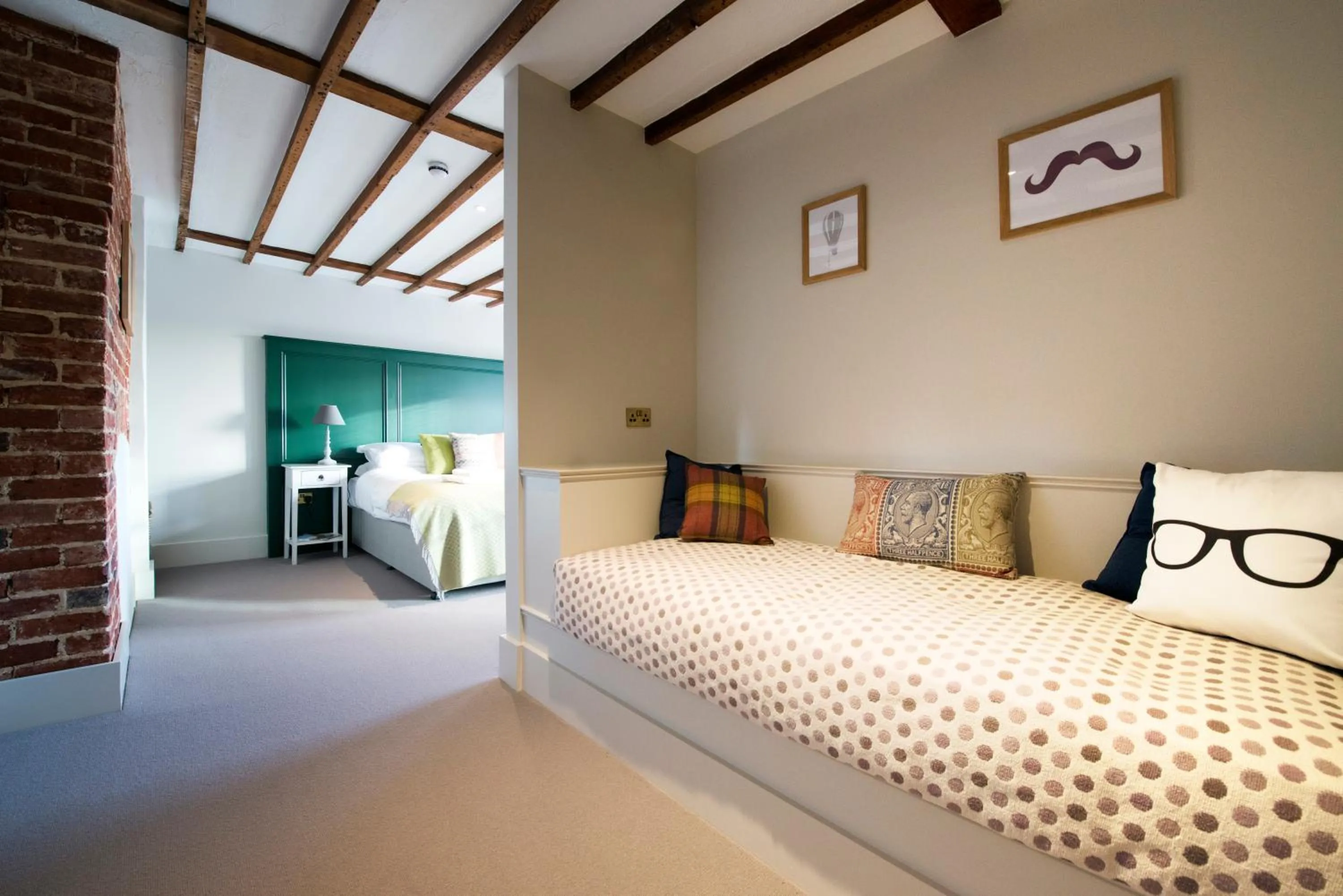 Seating area, Bed in The Coach House